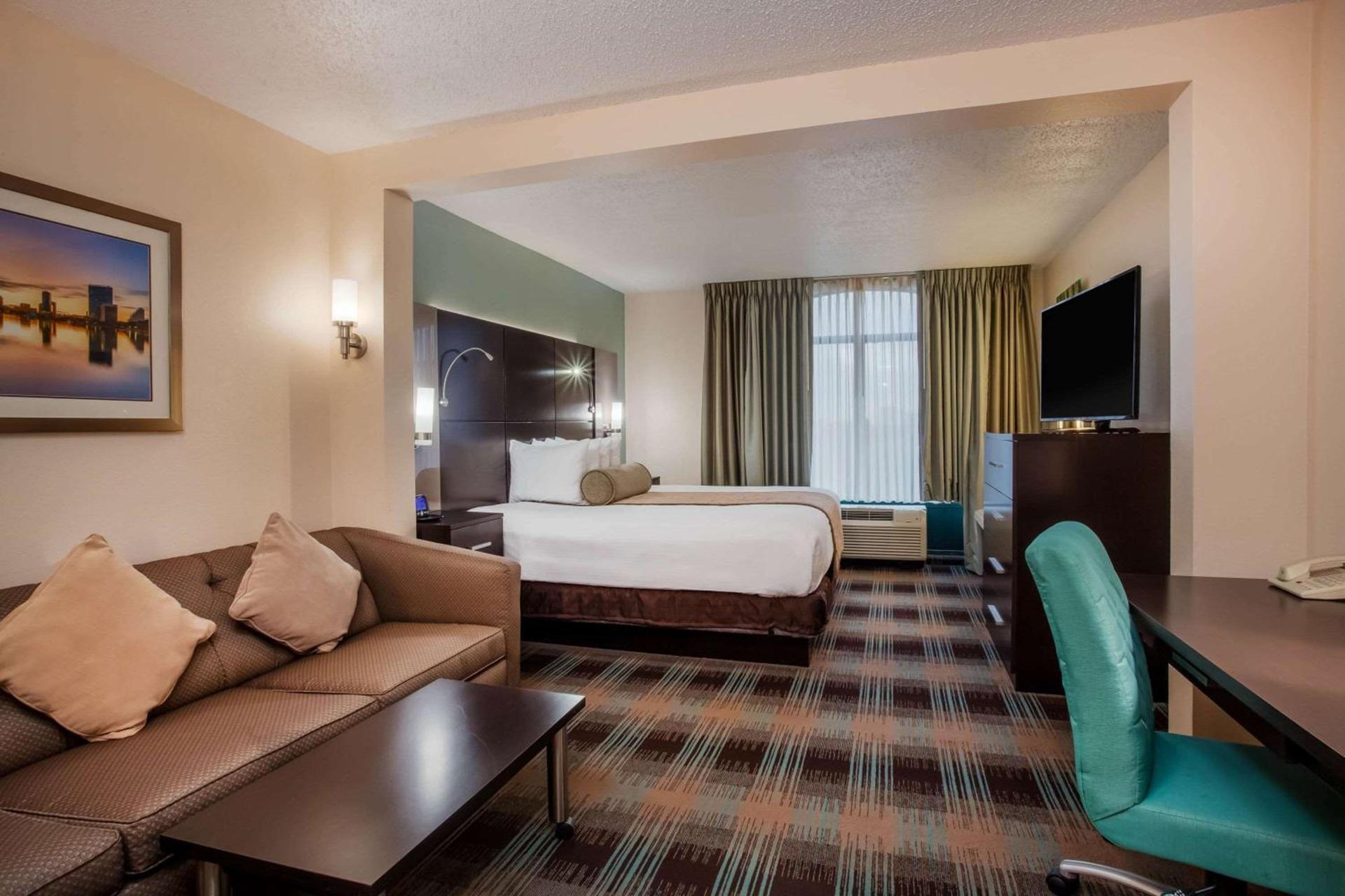 Wingate By Wyndham - Orlando International Airport- Free Hot Breakfast photo 14