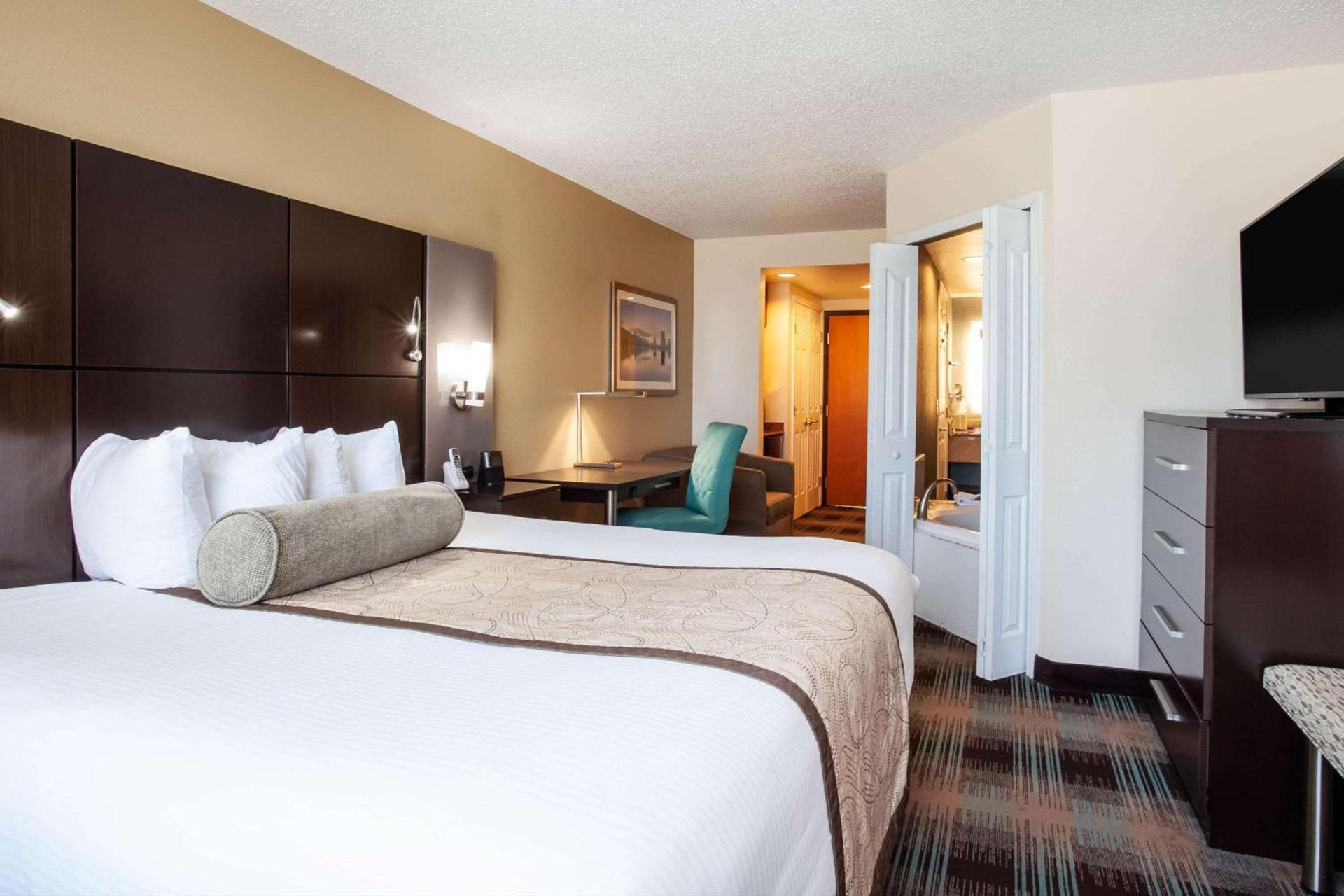 Wingate By Wyndham - Orlando International Airport- Free Hot Breakfast photo 15