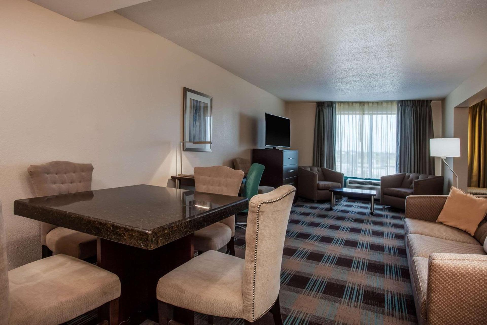 Wingate By Wyndham - Orlando International Airport- Free Hot Breakfast photo 16