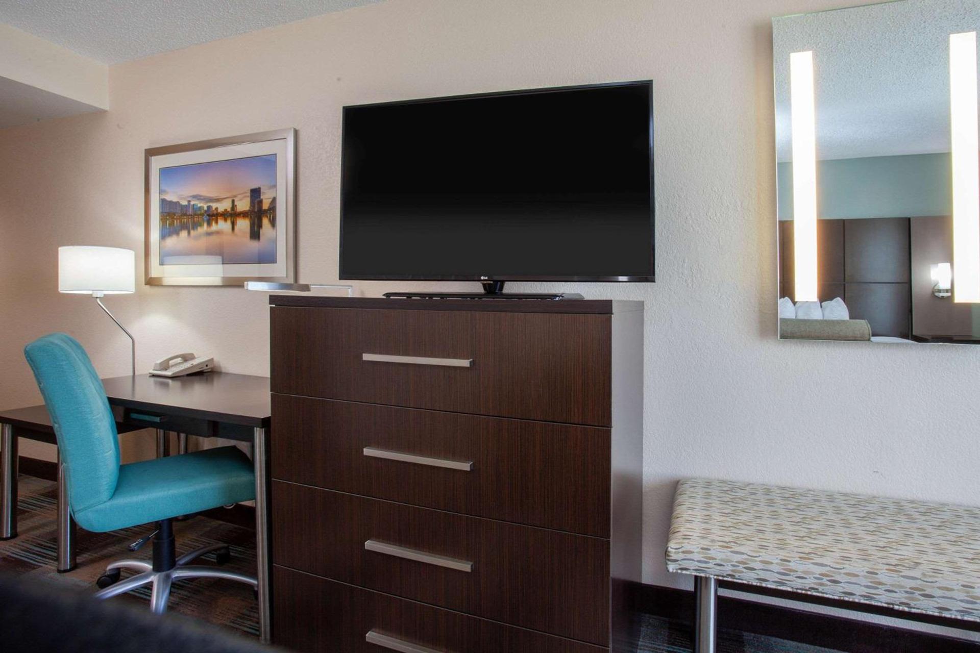 Wingate By Wyndham - Orlando International Airport- Free Hot Breakfast photo 18