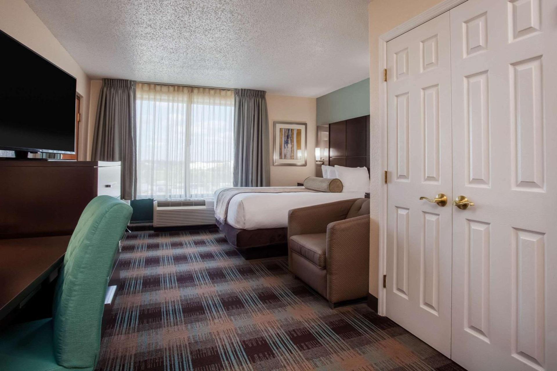Wingate By Wyndham - Orlando International Airport- Free Hot Breakfast photo 19