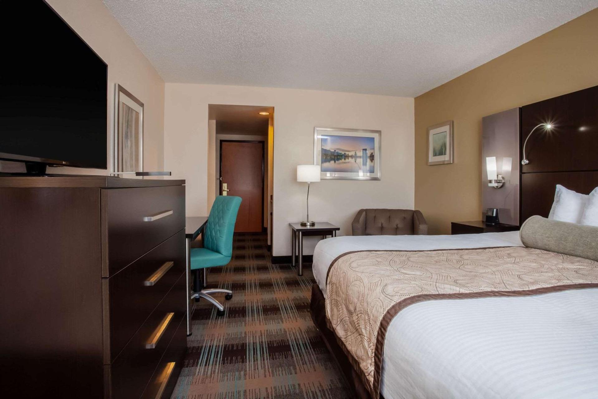 Wingate By Wyndham - Orlando International Airport- Free Hot Breakfast photo 21