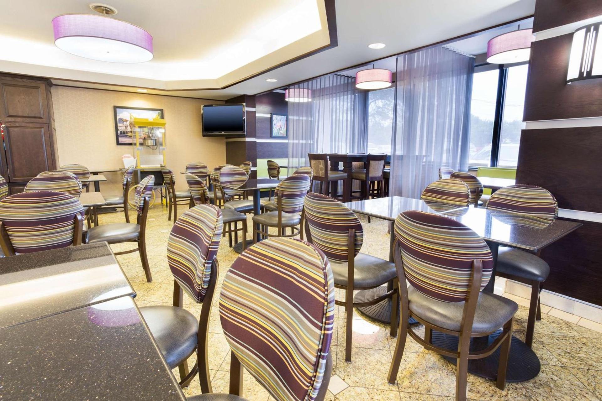 Drury Inn & Suites Atlanta Airport photo 6