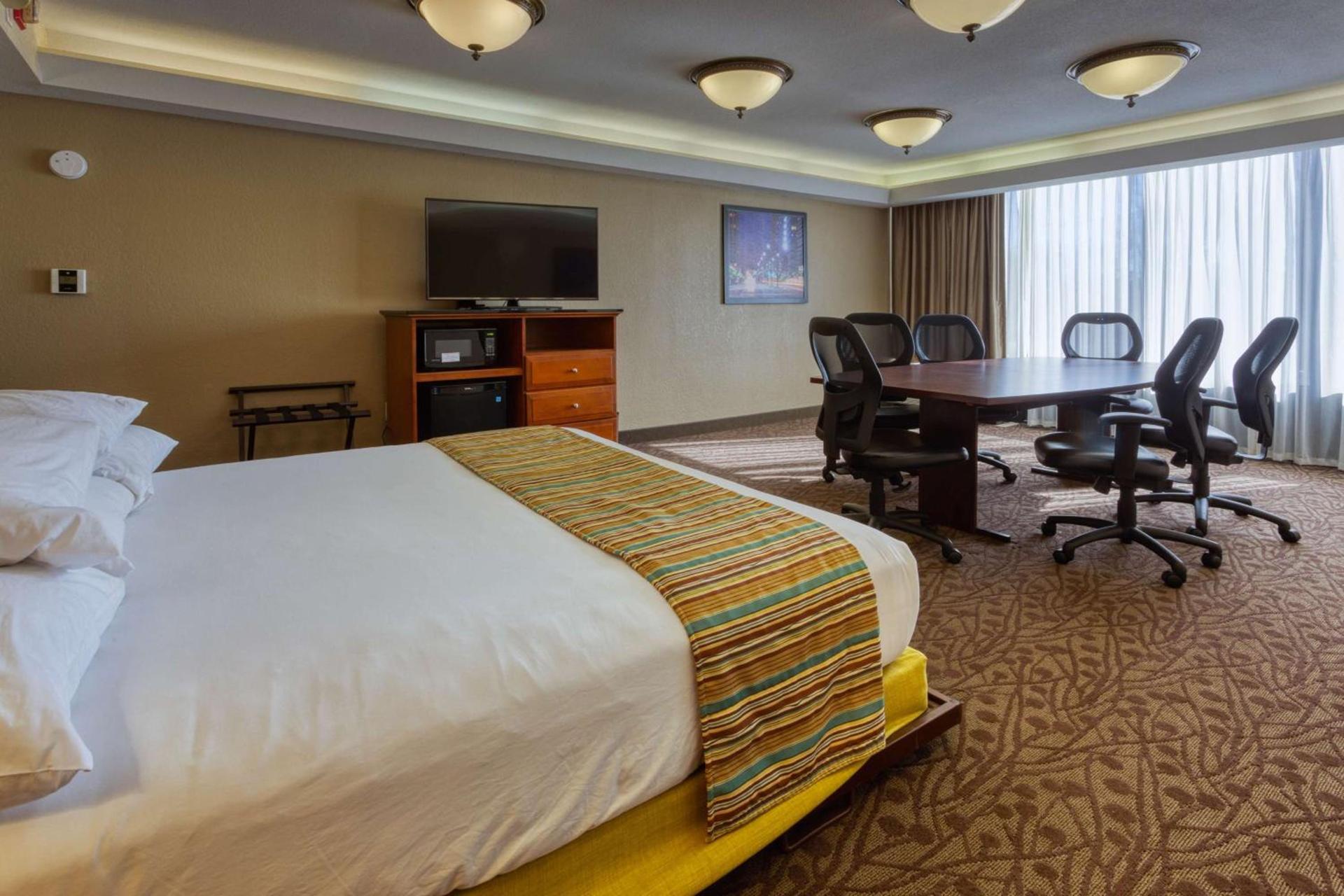 Drury Inn & Suites Atlanta Airport photo 12