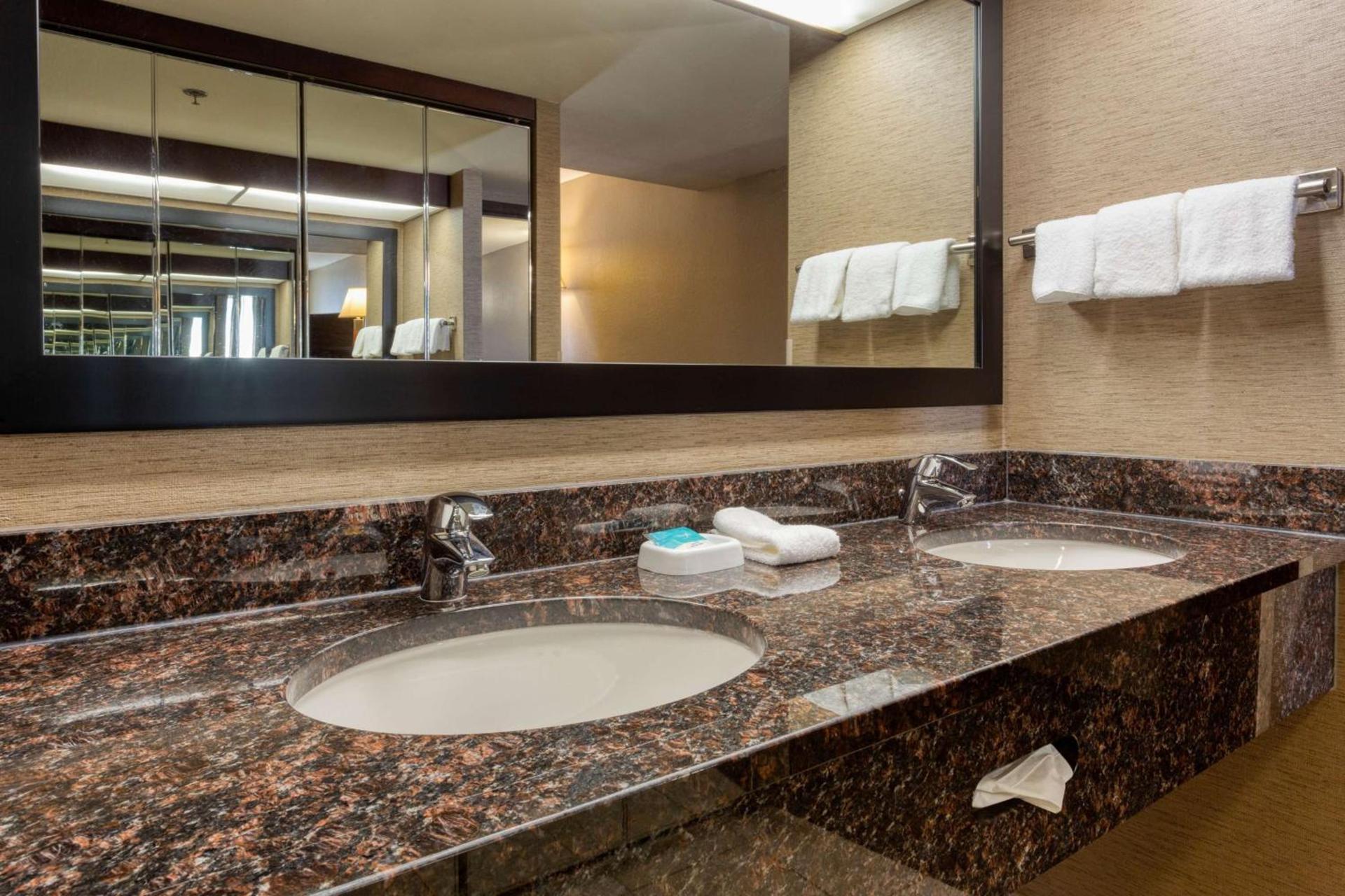 Drury Inn & Suites Atlanta Airport photo 19