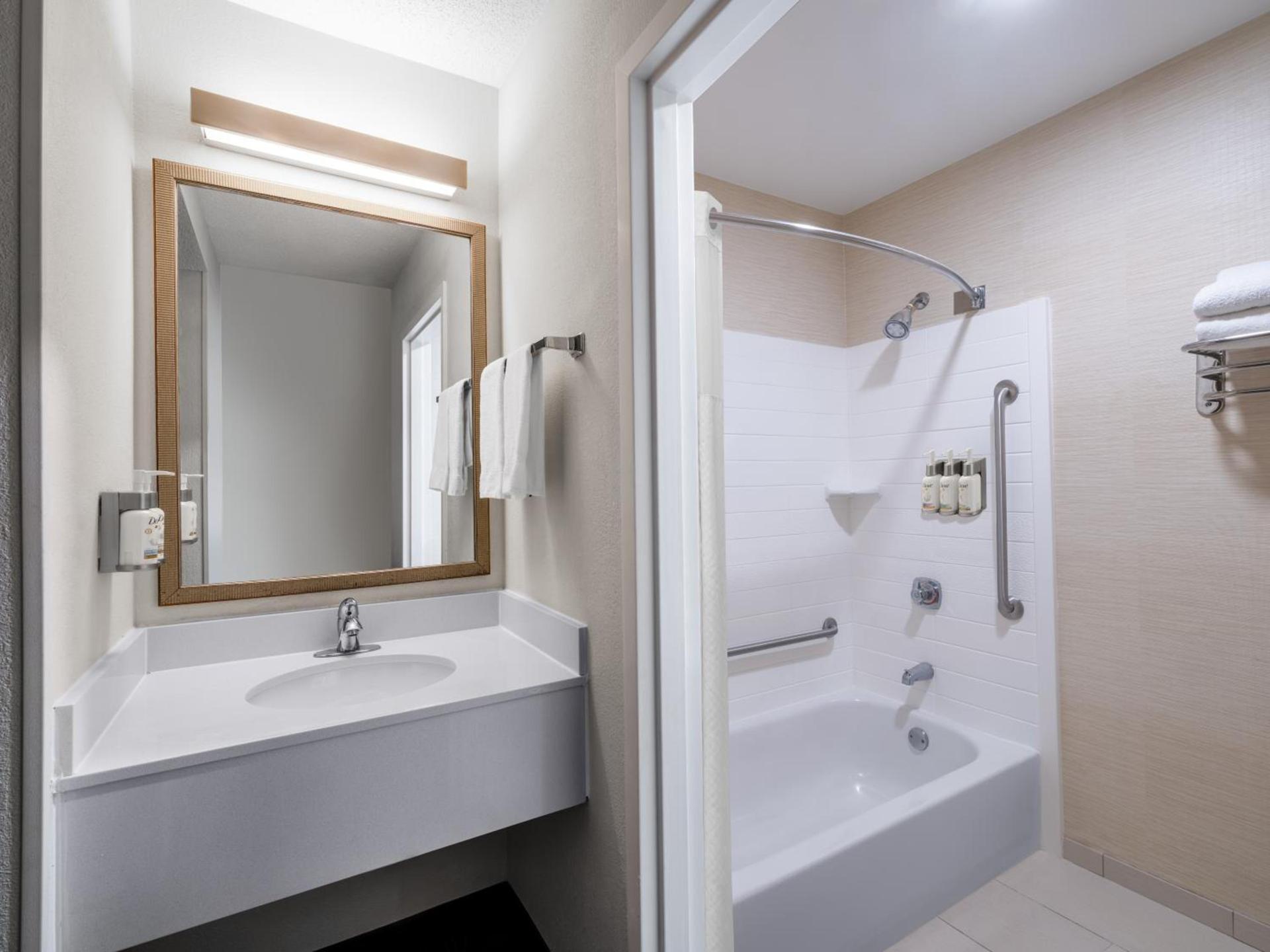 Garner Hotel Macon West by IHG photo 8