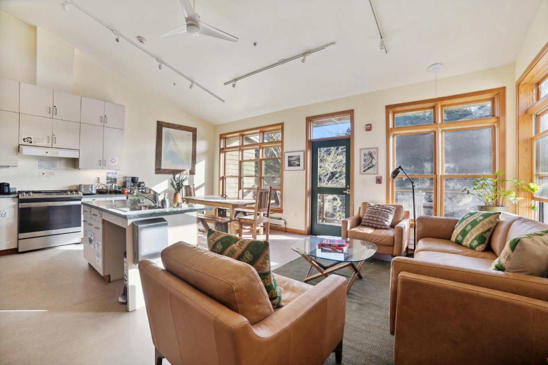 Limantour Lodge photo 33