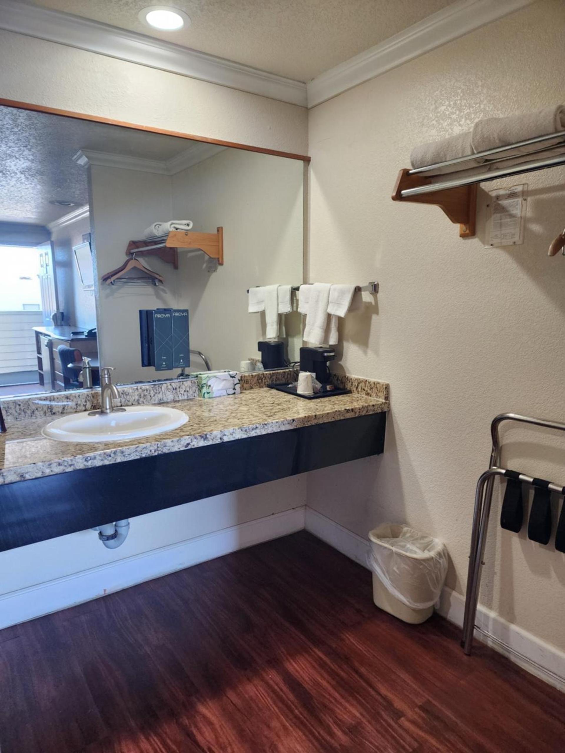 Budget Inn Corcoran Near Tulare CA 43 photo 47