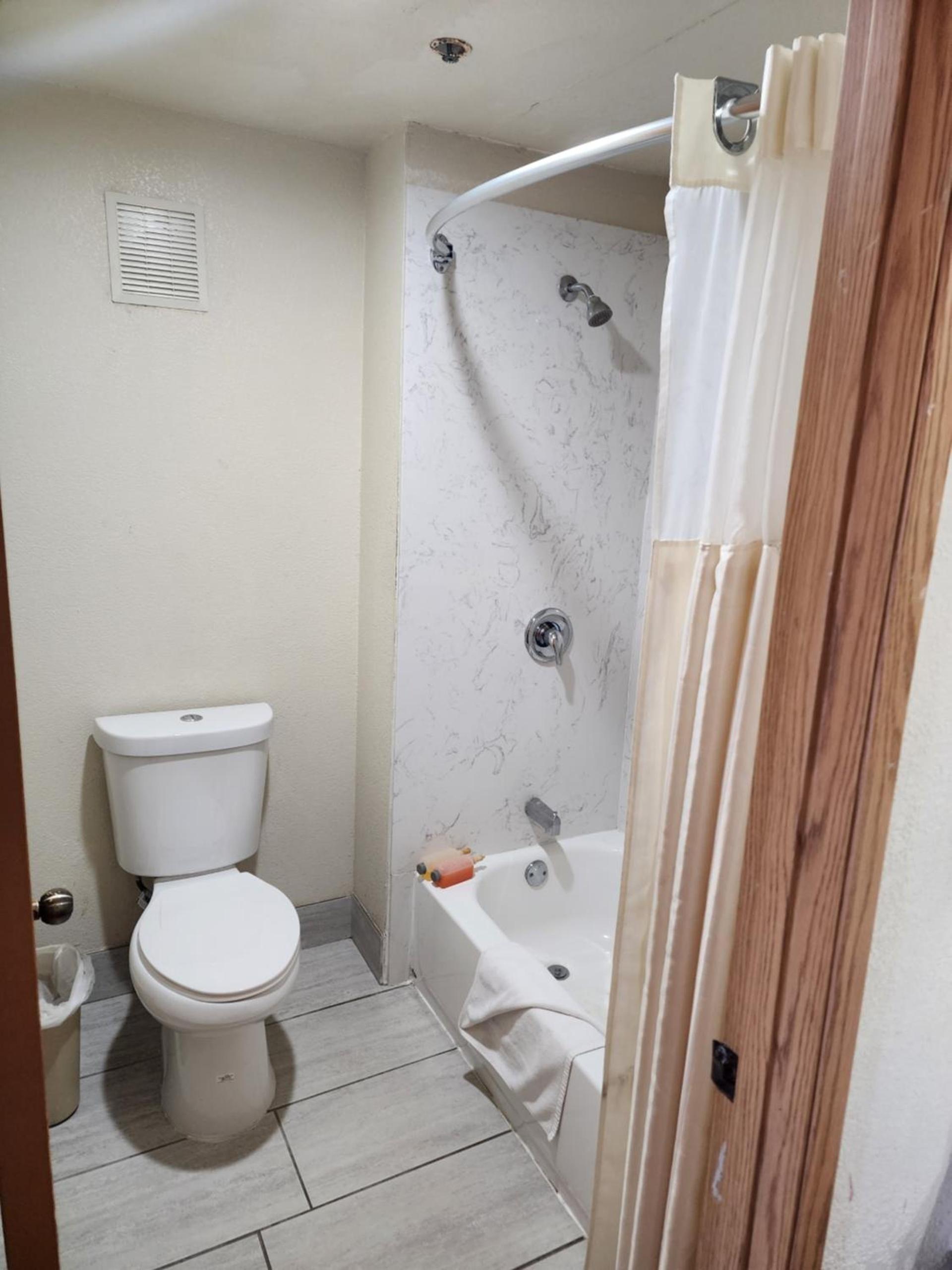 Budget Inn Corcoran Near Tulare CA 43 photo 45