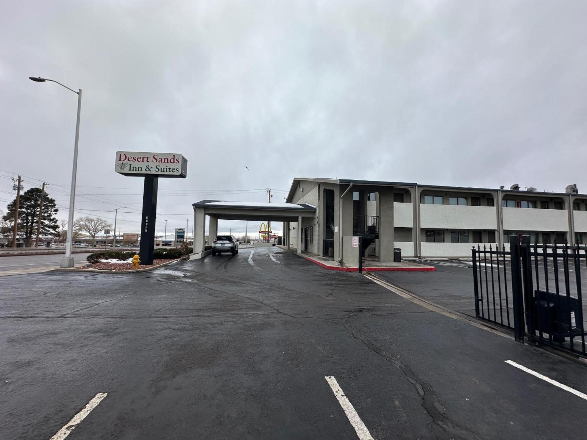 Desert Sands Inn & Suites photo 4