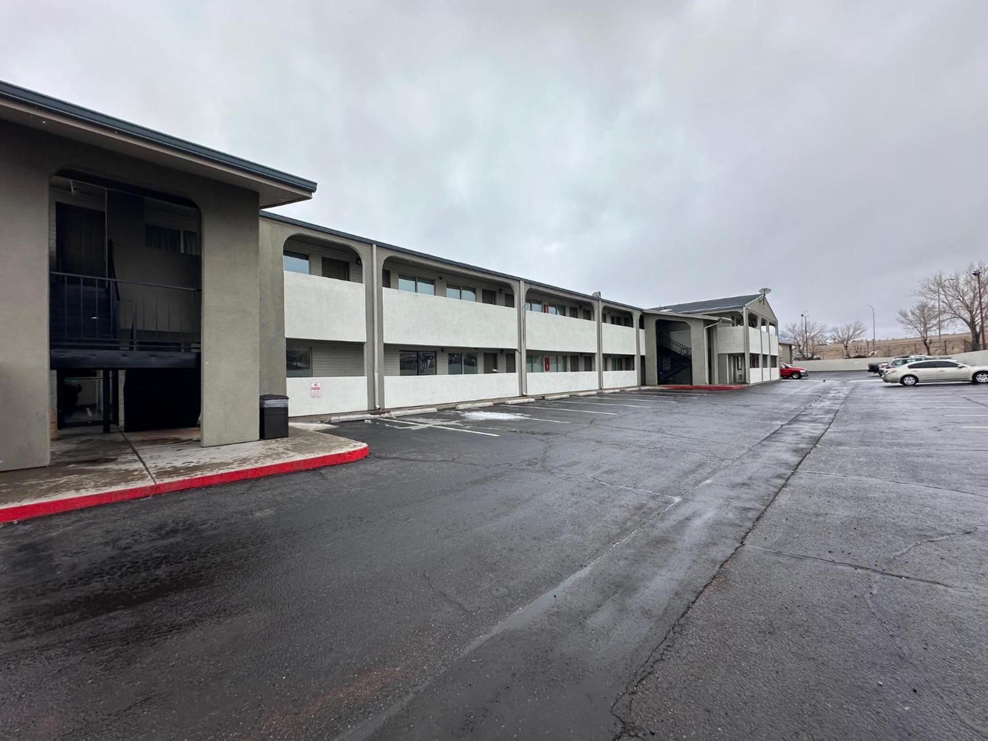 Desert Sands Inn & Suites photo 3