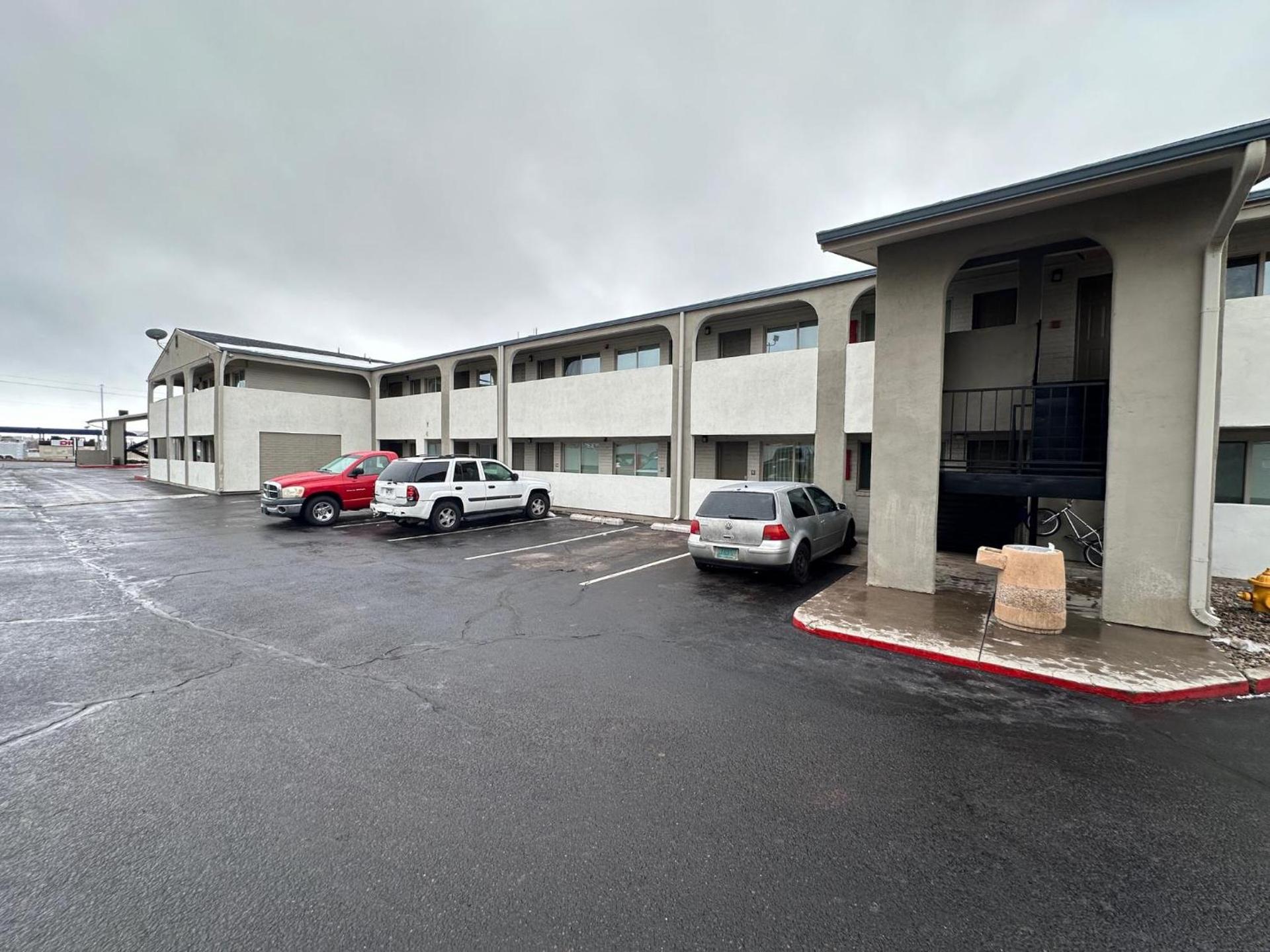 Desert Sands Inn & Suites photo 2
