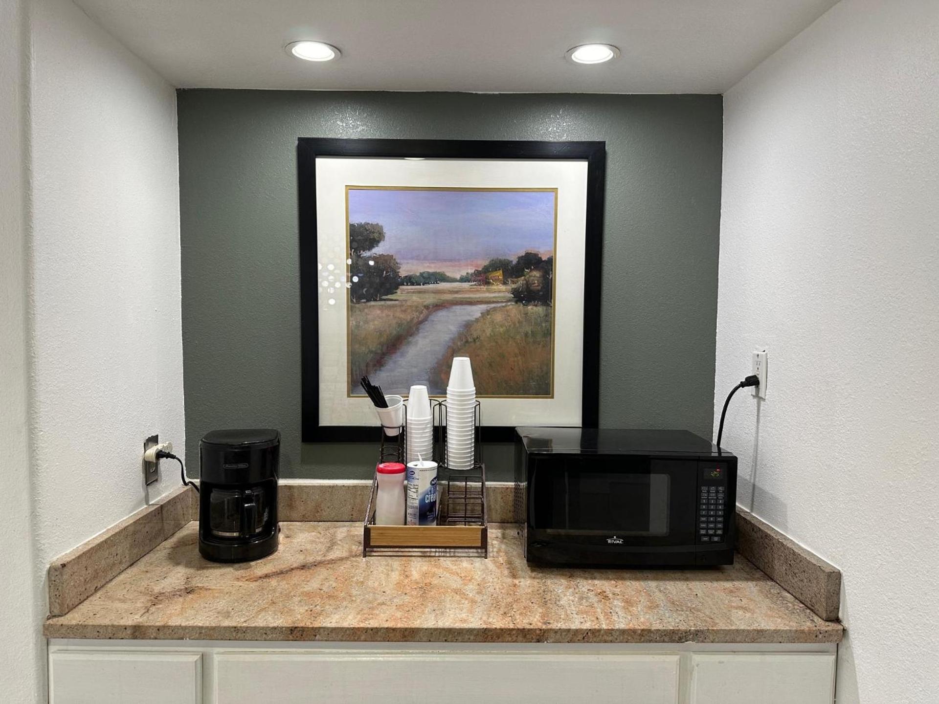 Desert Sands Inn & Suites photo 6