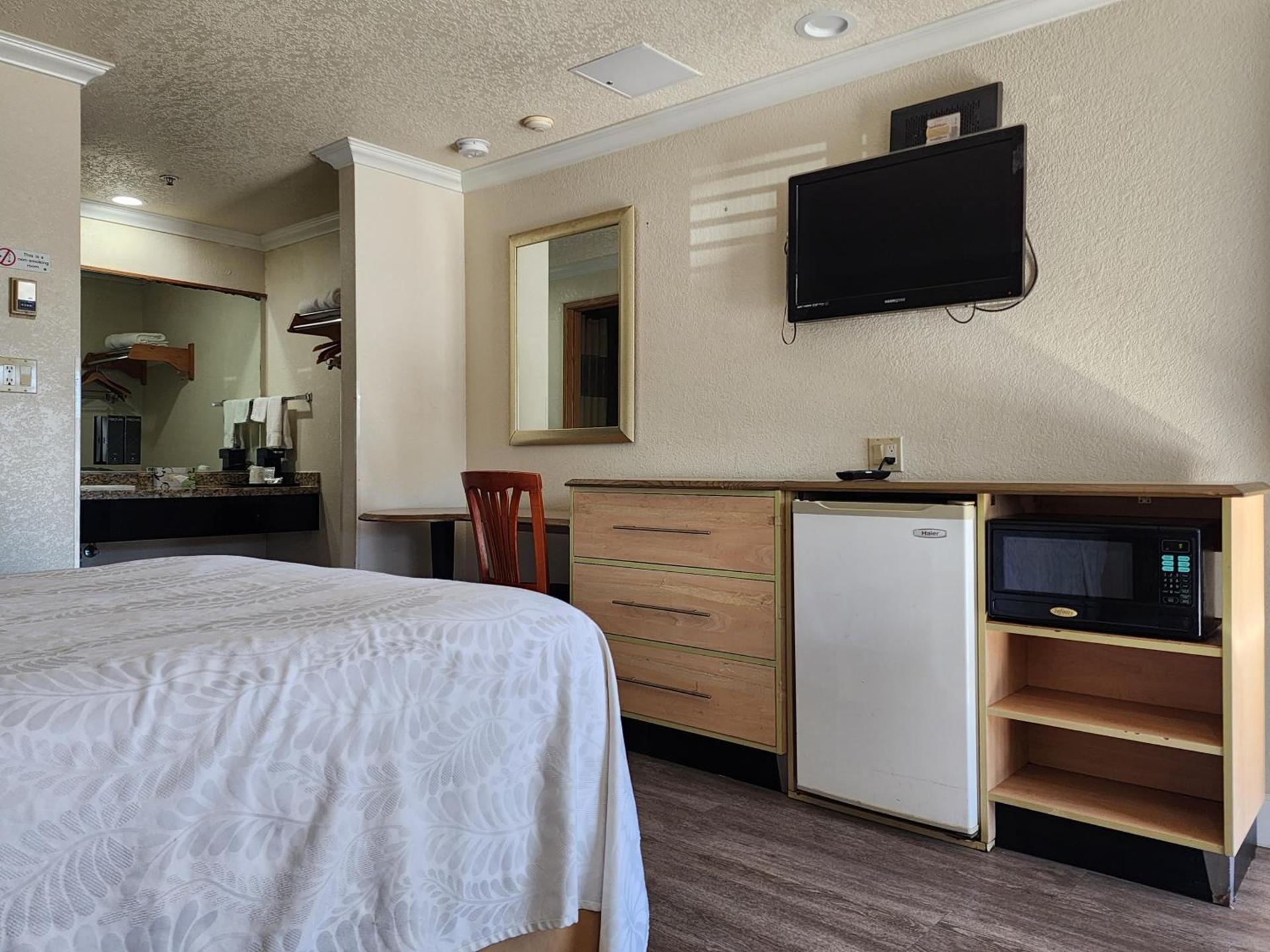Budget Inn Corcoran Near Tulare CA 43 photo 42