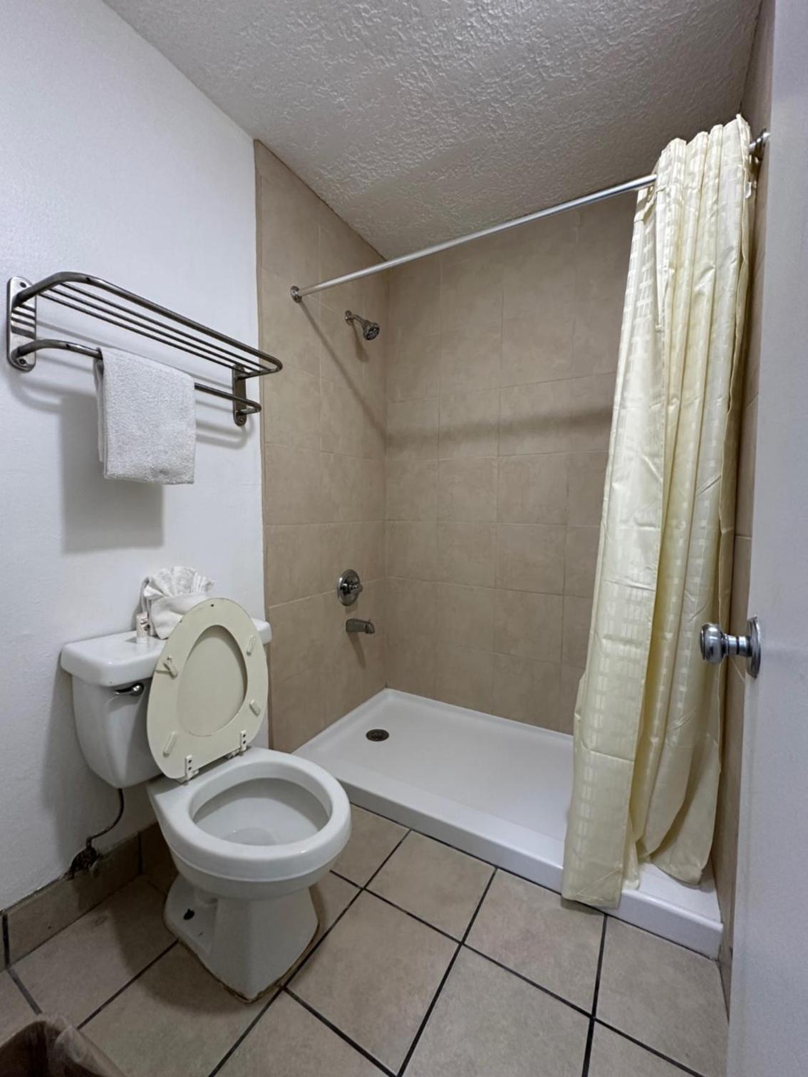 Desert Sands Inn & Suites photo 15