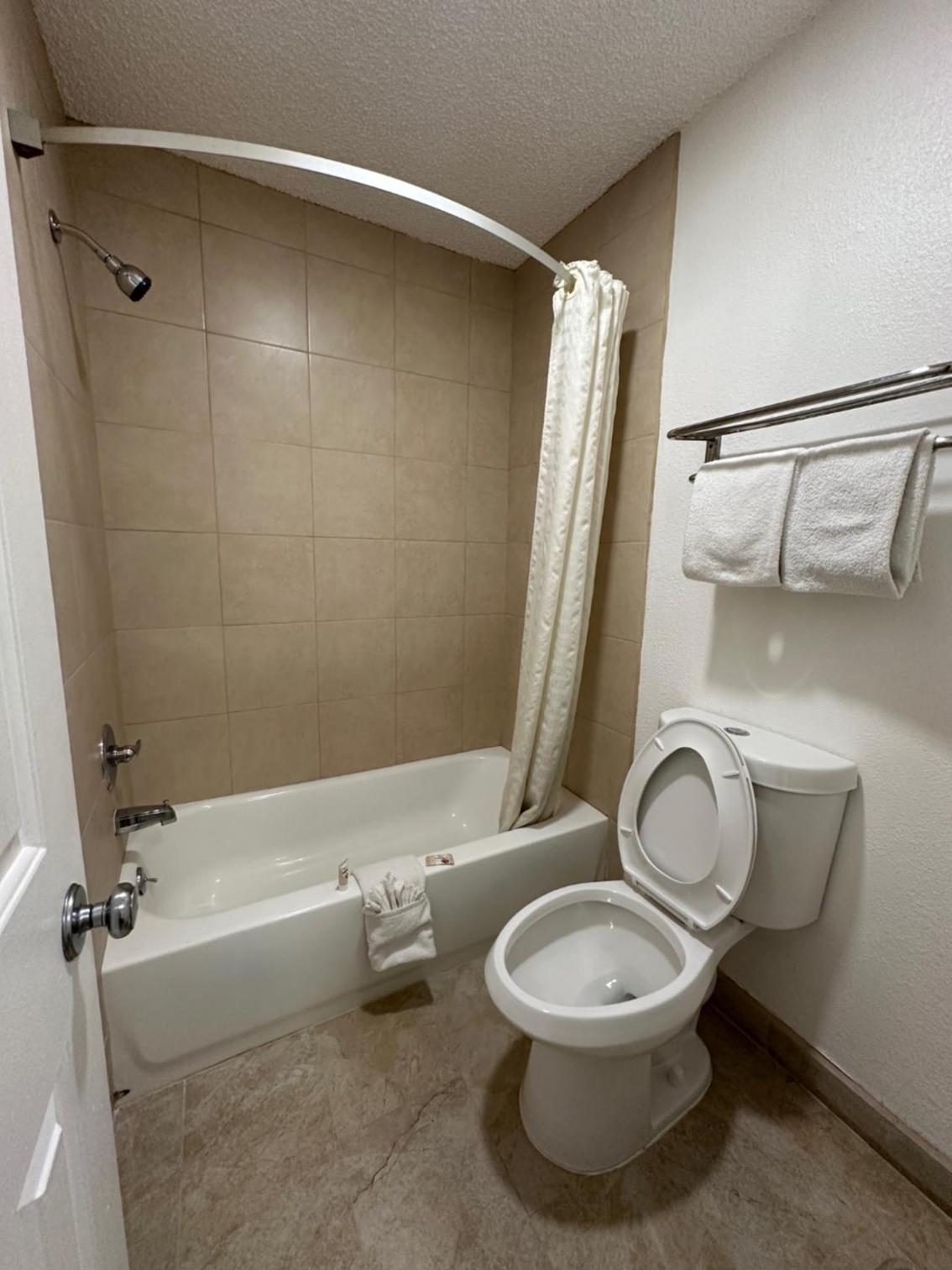 Desert Sands Inn & Suites photo 17