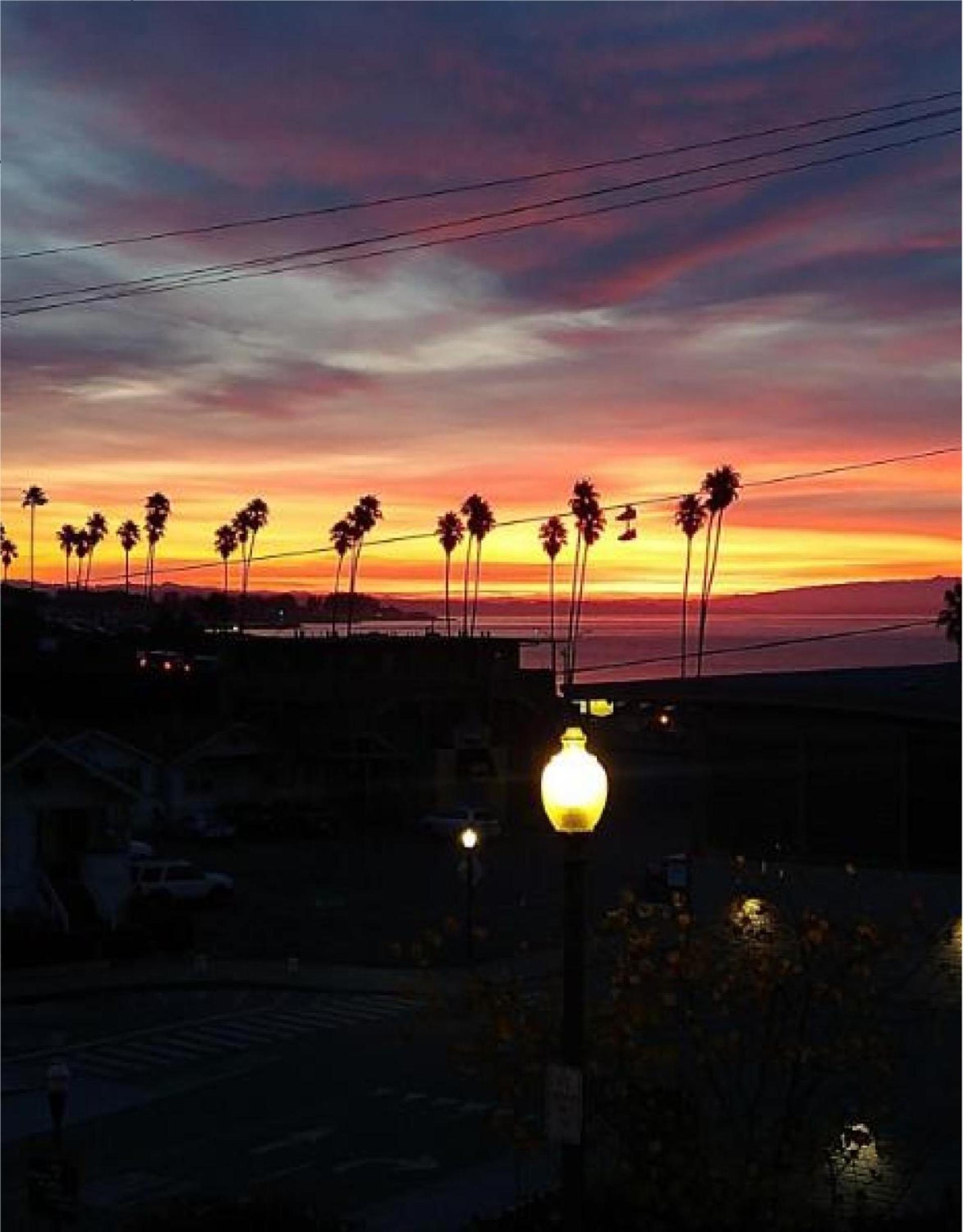 Howard Johnson by Wyndham Santa Cruz photo 82