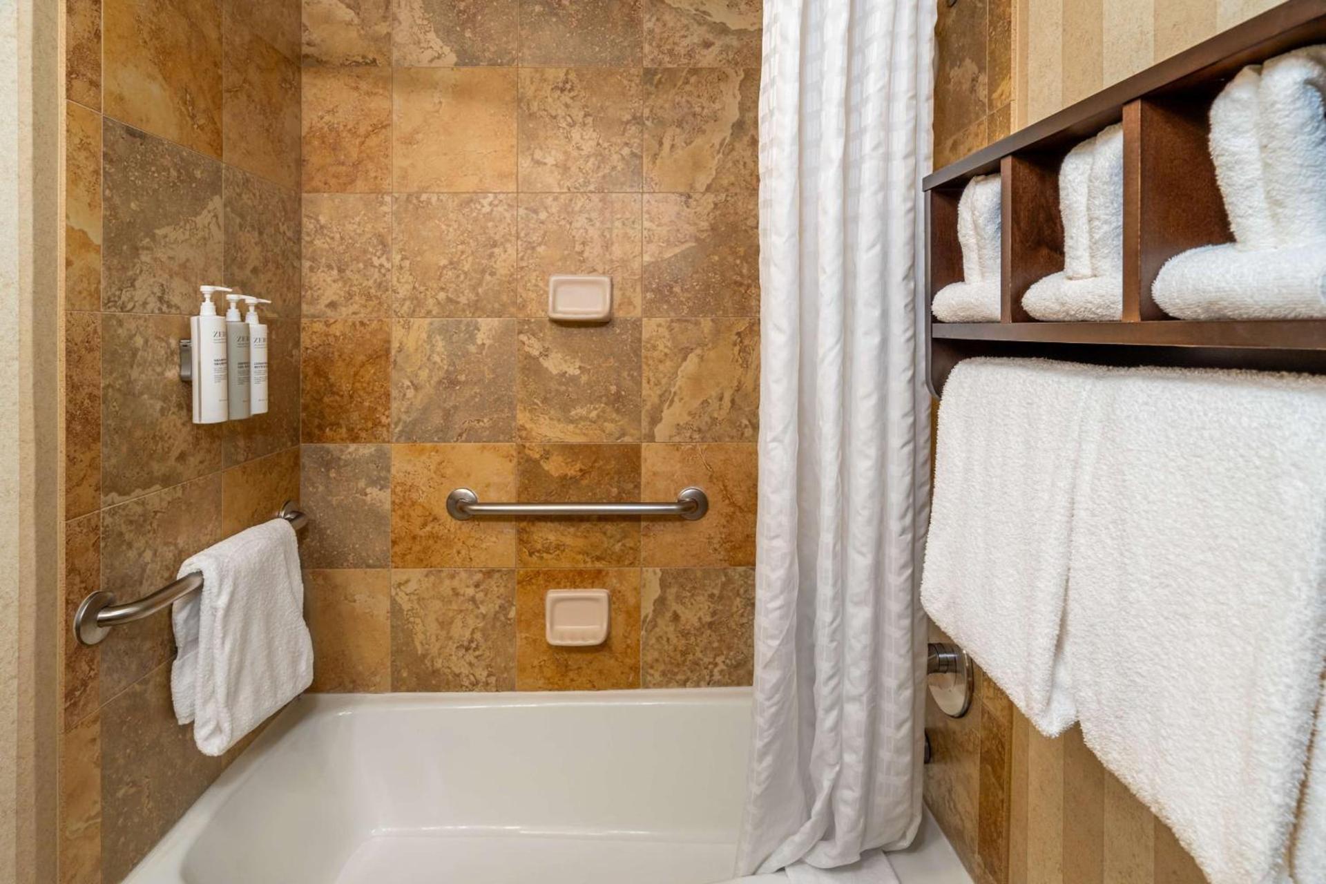 Hampton Inn Nashville / Vanderbilt photo 23