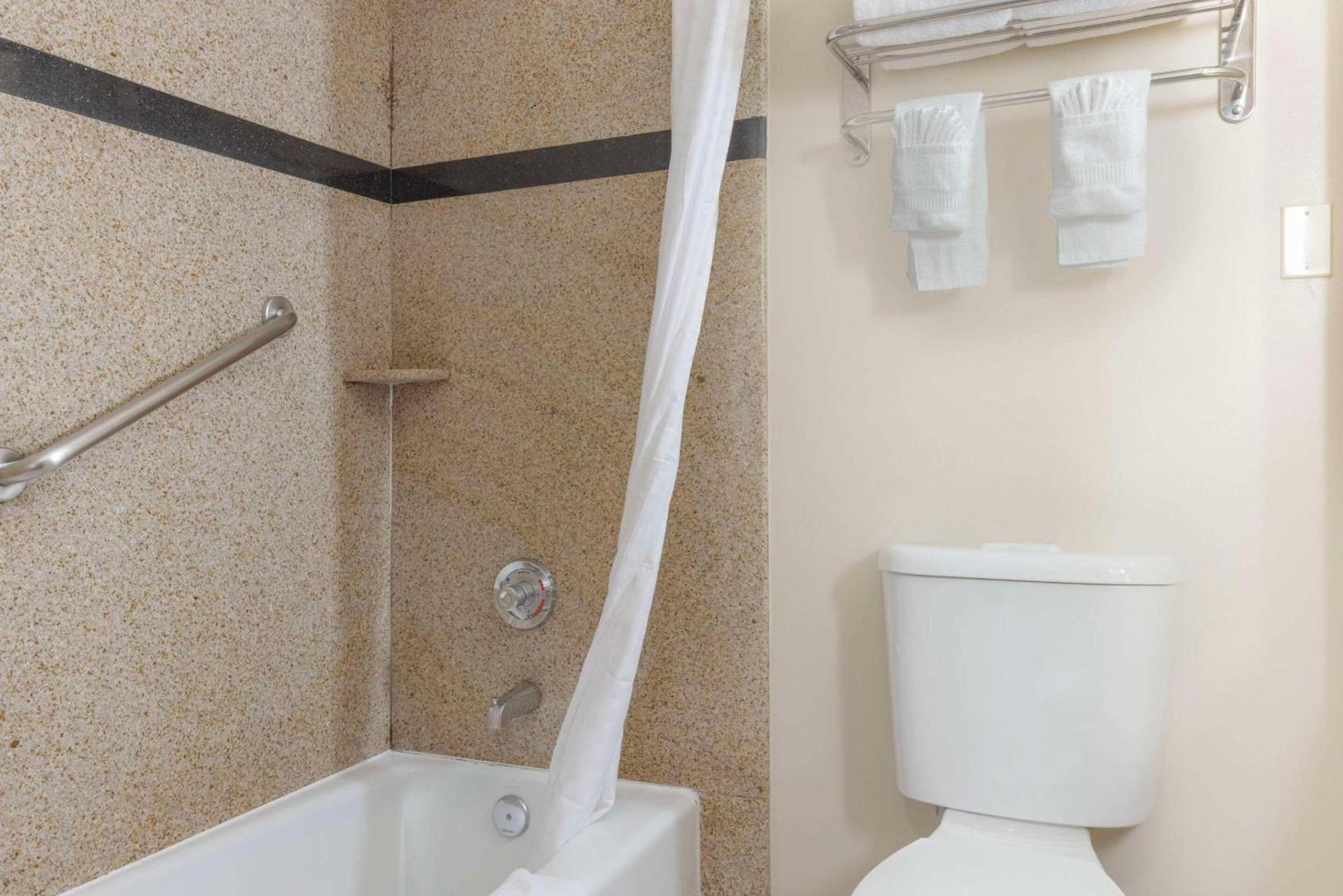 Comfort Suites Oceanside Camp Pendleton Area photo 15