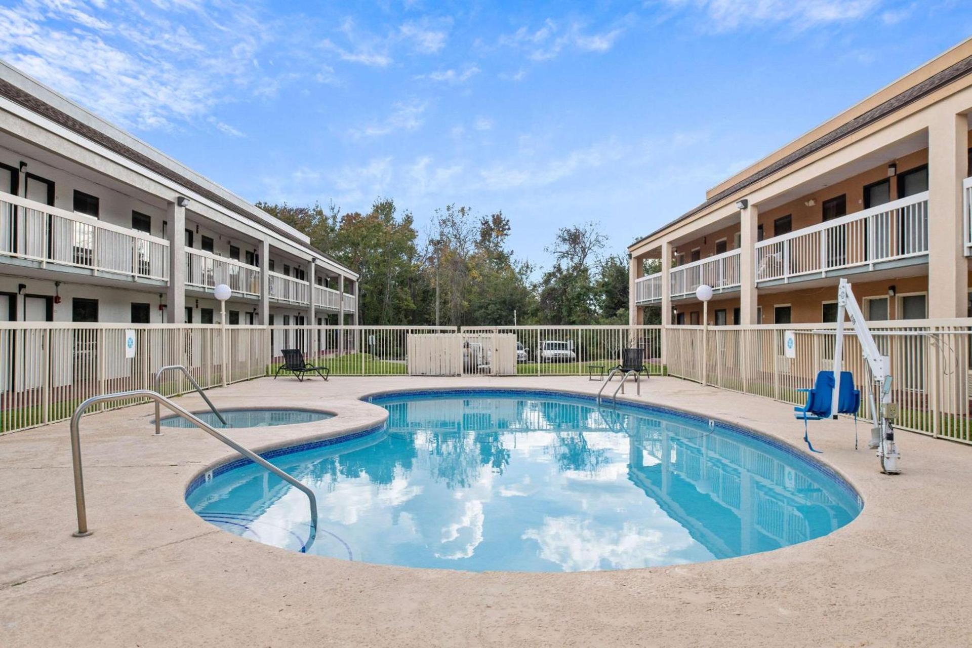 Quality Inn Kingsland photo 9