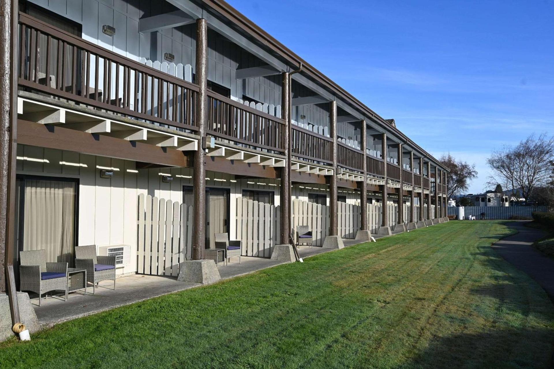 Edgewater Inn and Suites, an Ascend Collection Hotel photo 29