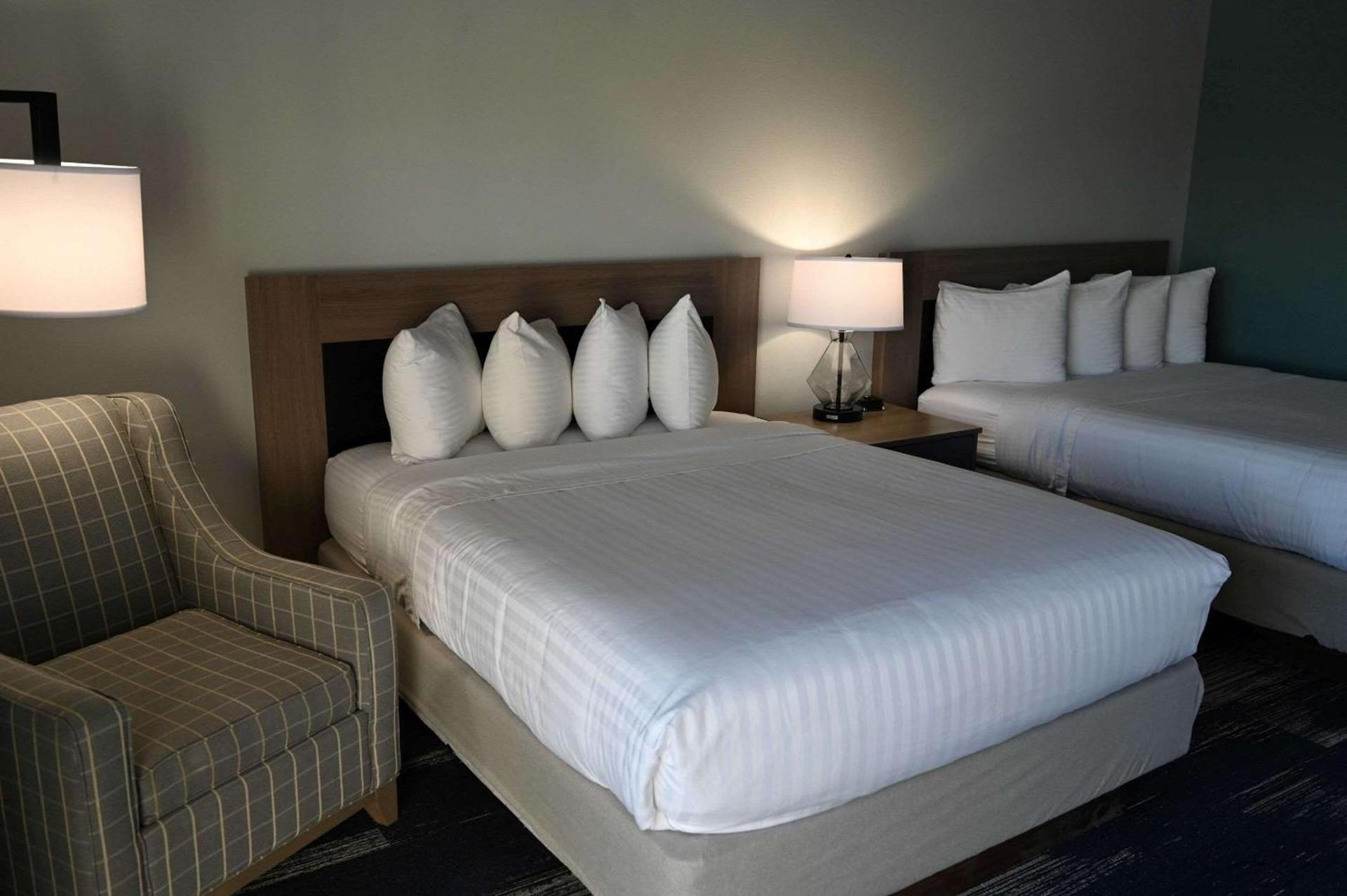 Edgewater Inn and Suites, an Ascend Collection Hotel photo 30