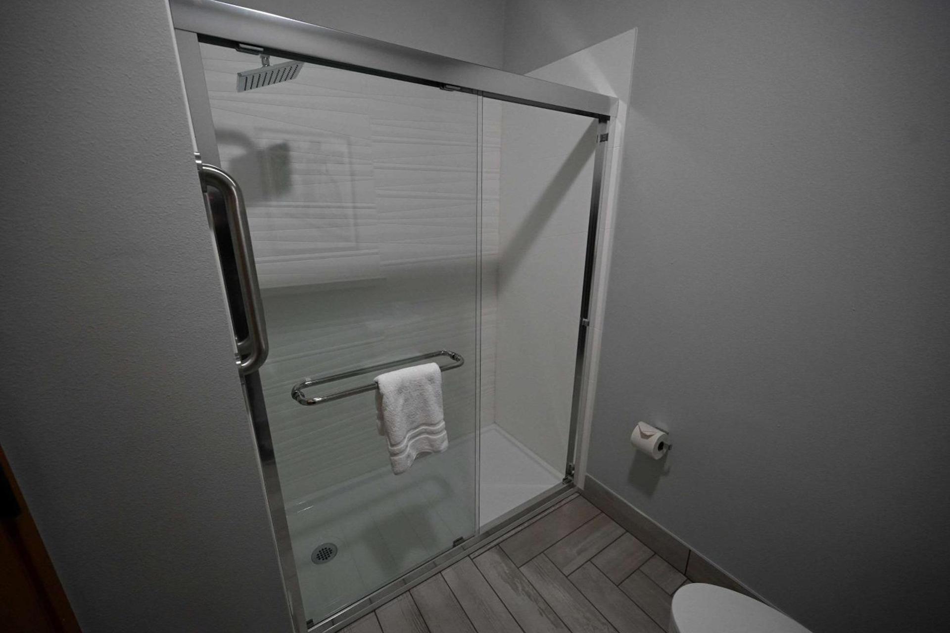 Edgewater Inn and Suites, an Ascend Collection Hotel photo 35