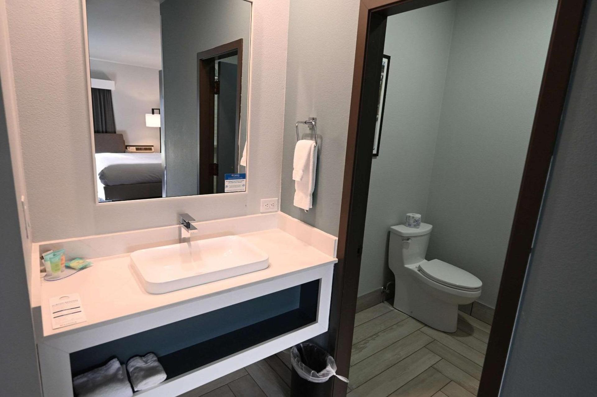 Edgewater Inn and Suites, an Ascend Collection Hotel photo 34