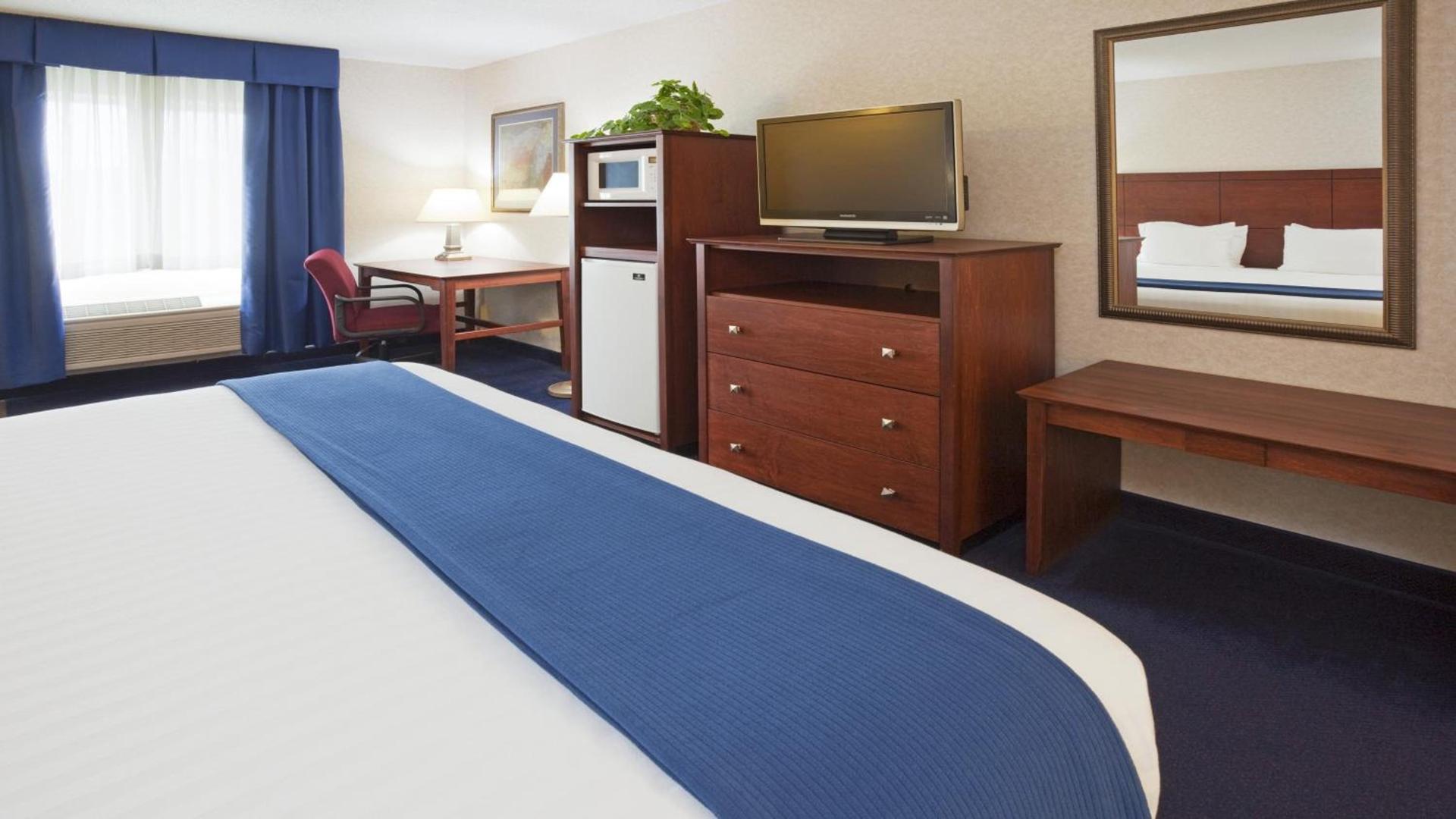 Holiday Inn Express Deforest Madison Area by IHG photo 20