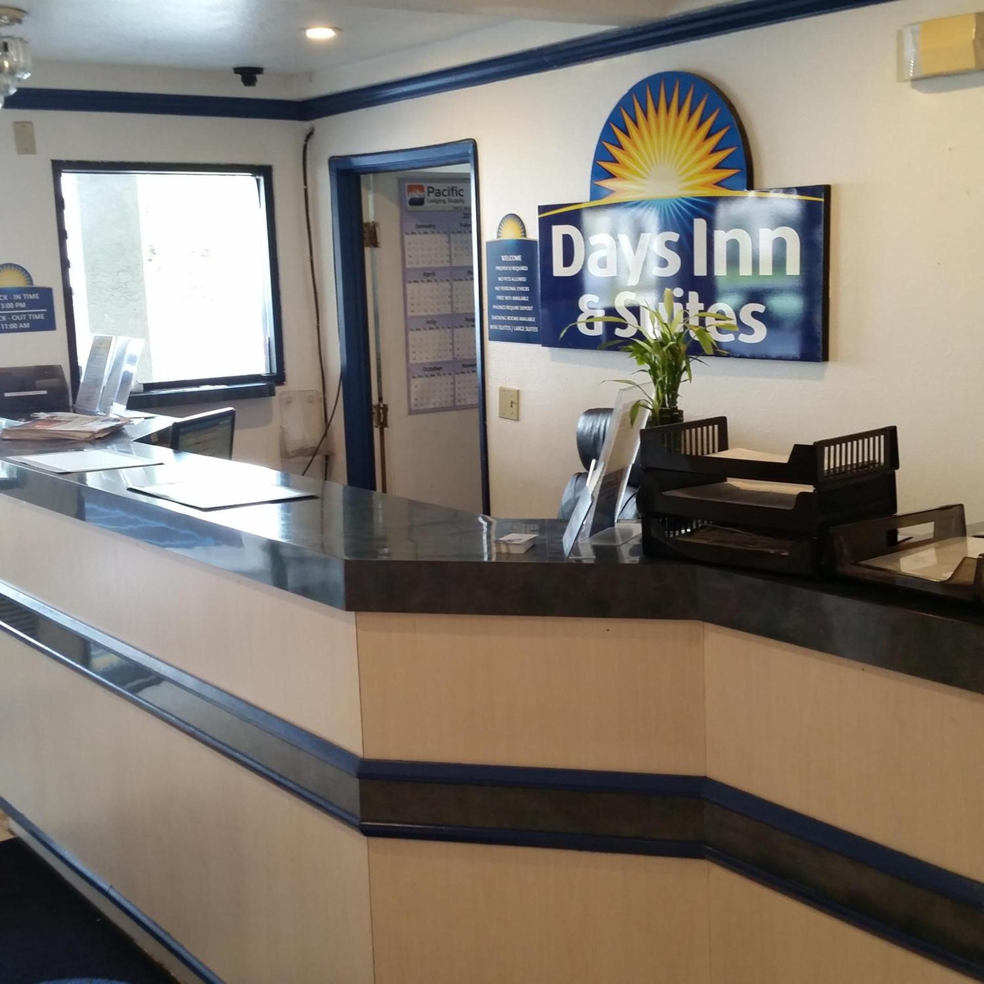 Days Inn by Wyndham Orange Anaheim photo 15