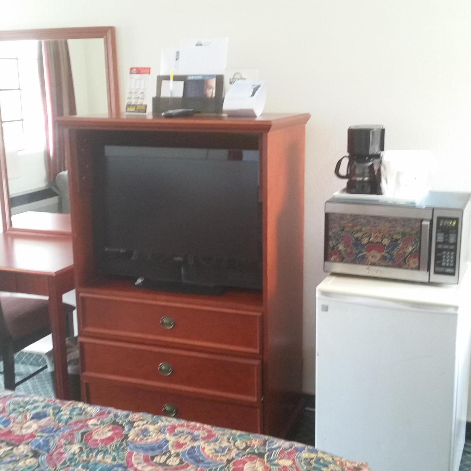 Days Inn by Wyndham Orange Anaheim photo 41