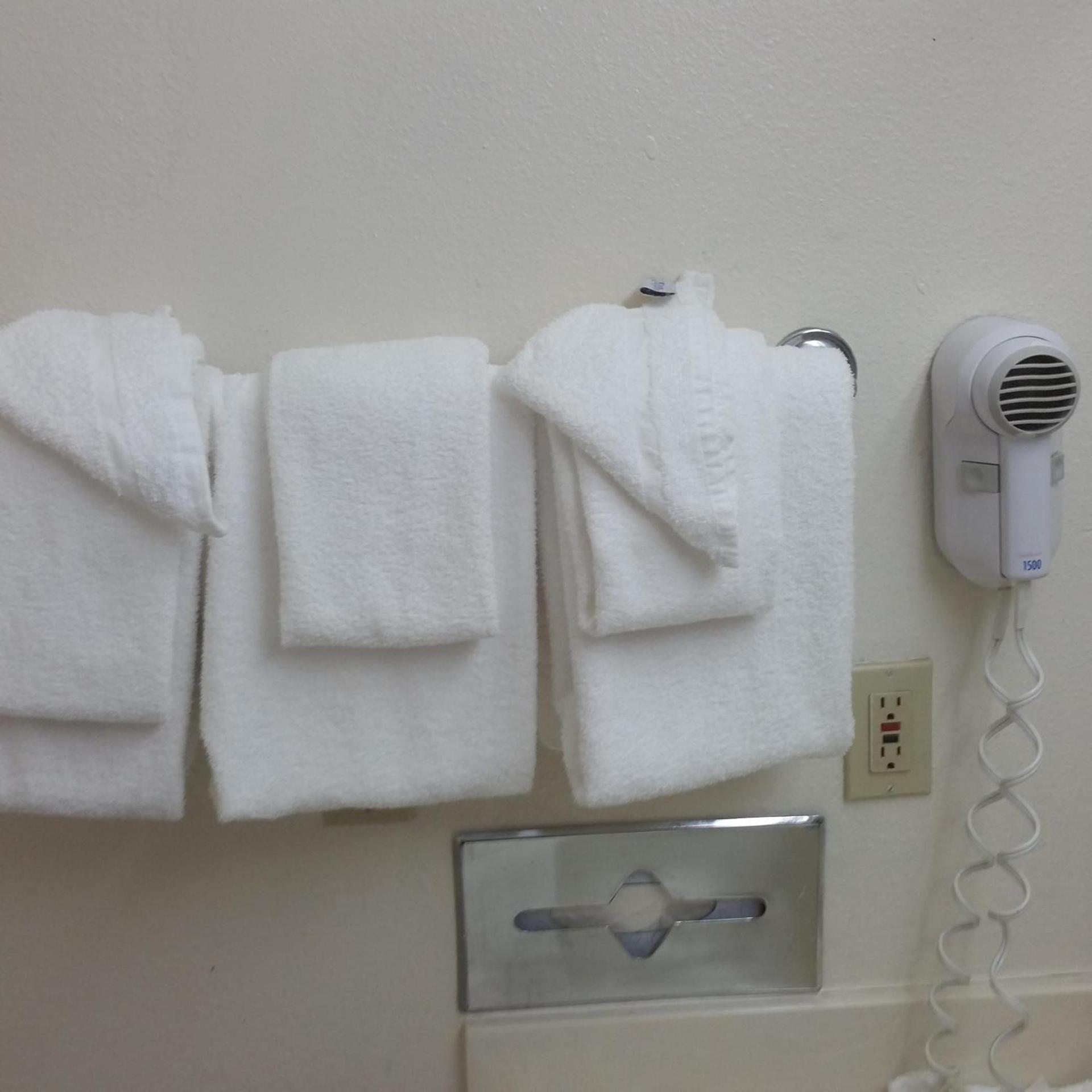 Days Inn by Wyndham Orange Anaheim photo 35