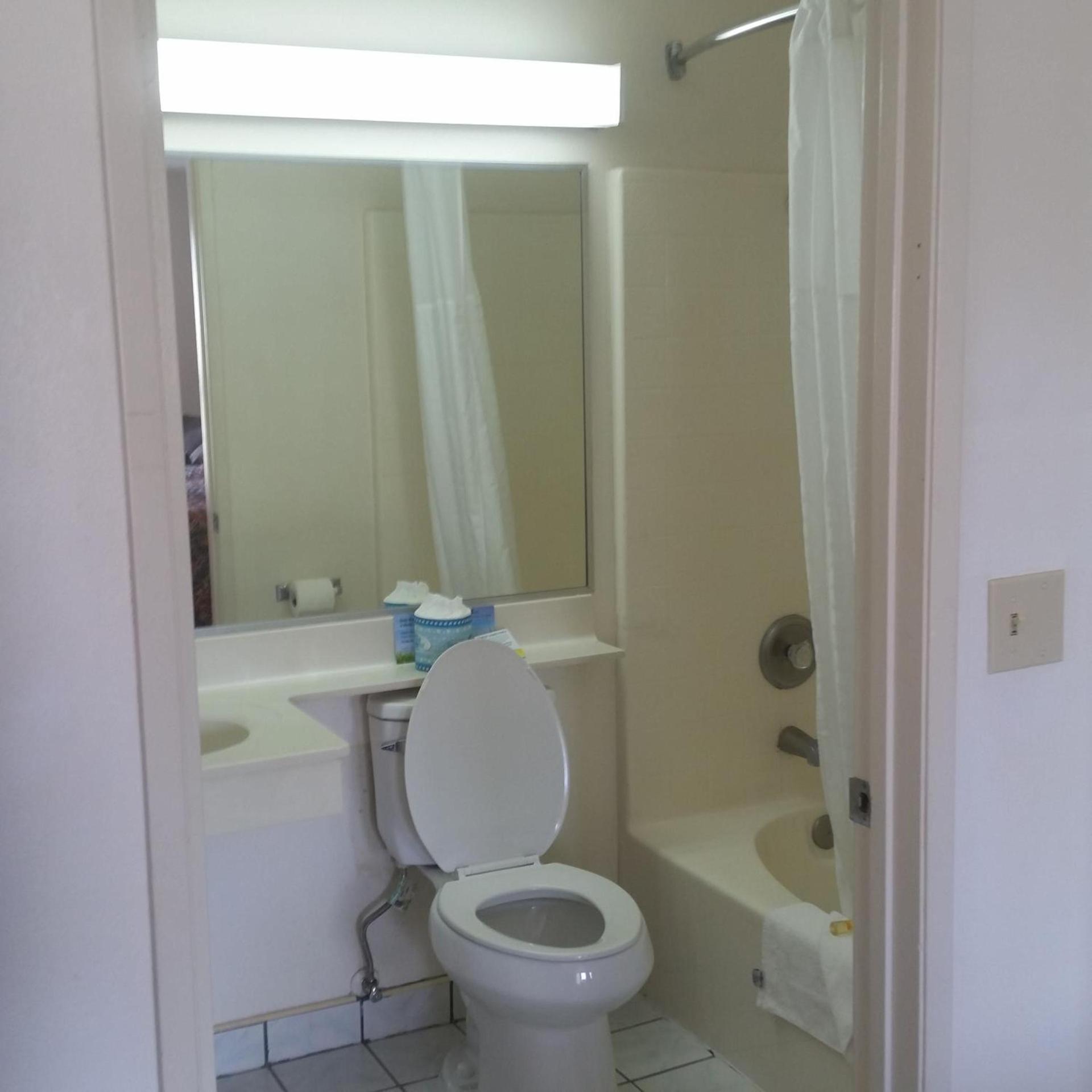 Days Inn by Wyndham Orange Anaheim photo 44
