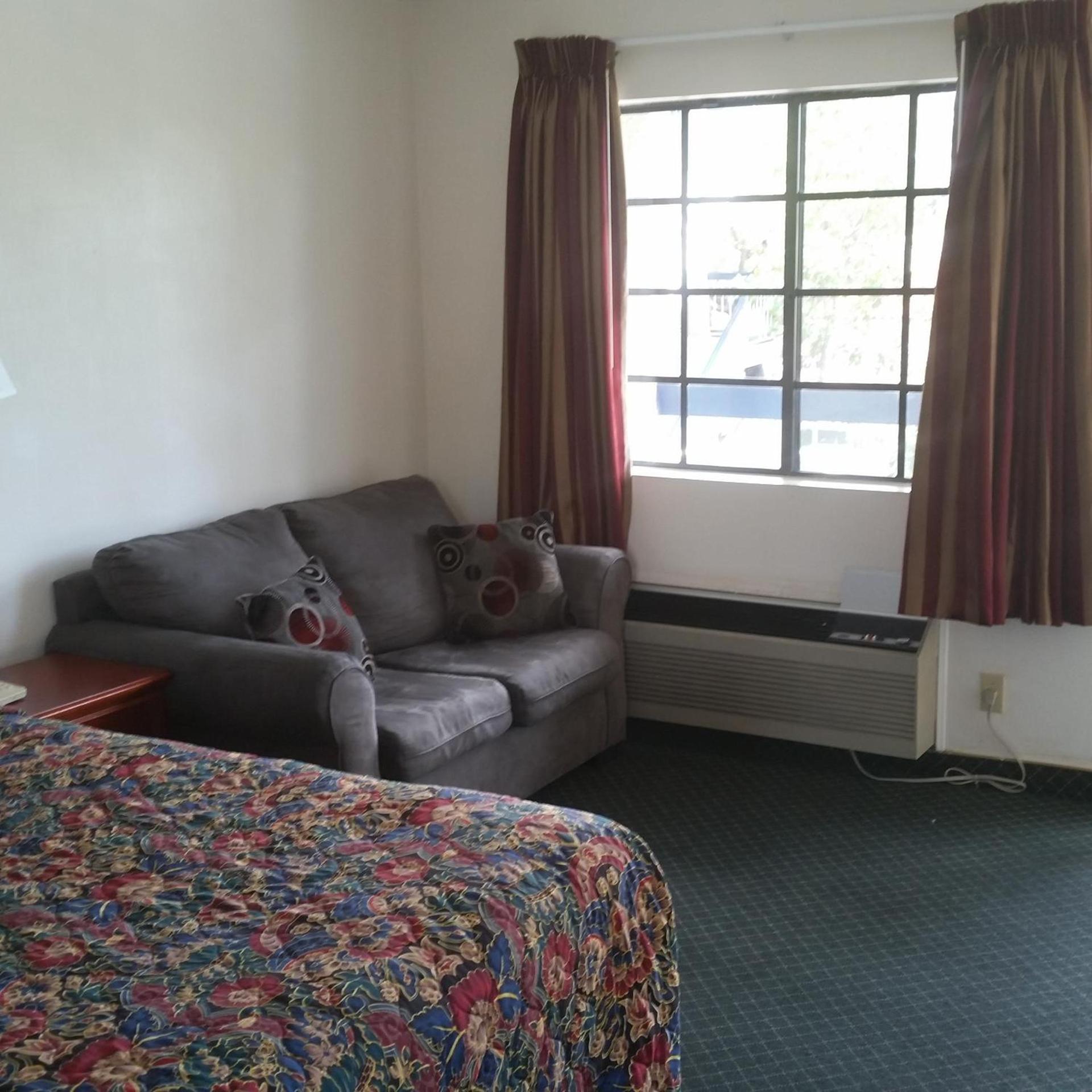 Days Inn by Wyndham Orange Anaheim photo 20