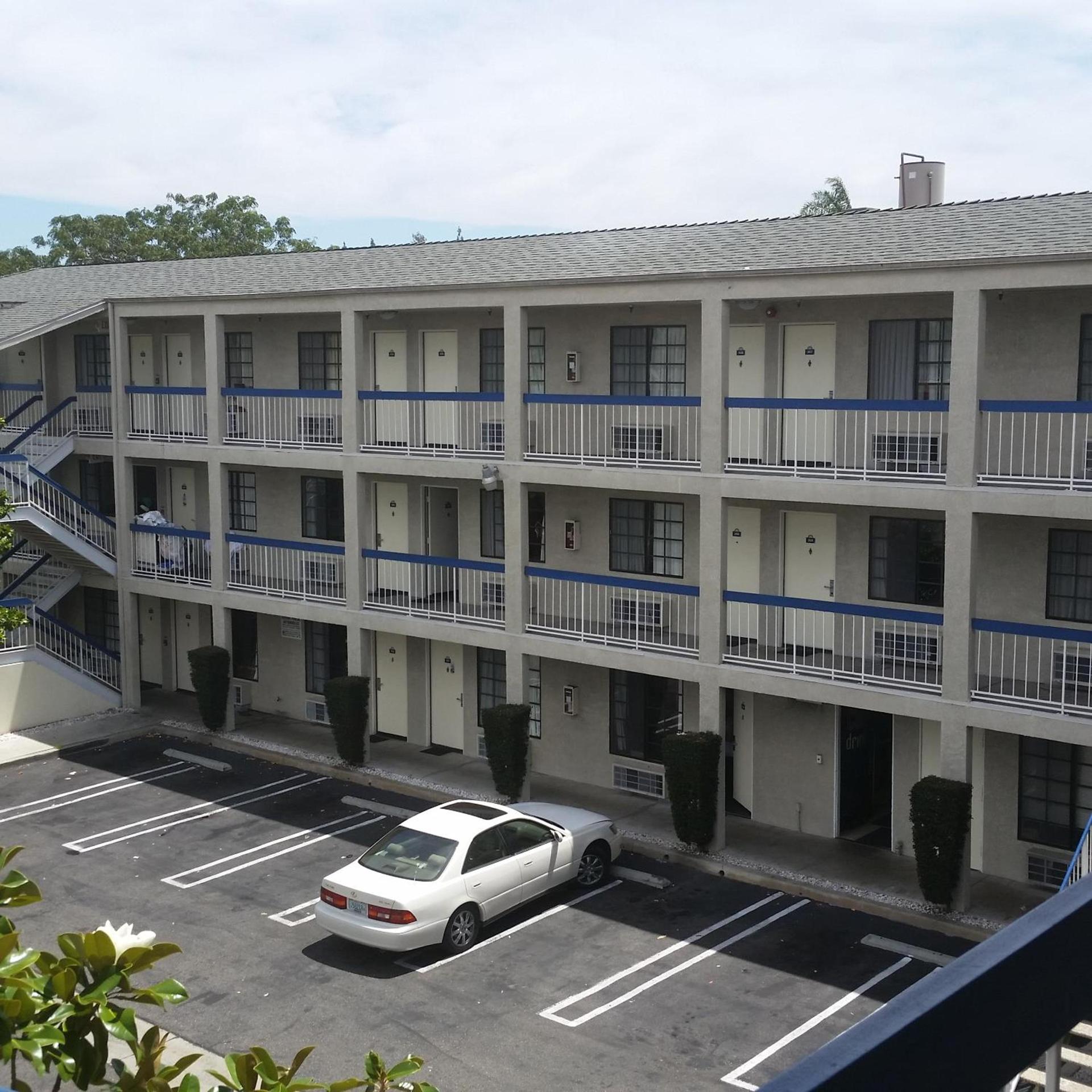 Days Inn by Wyndham Orange Anaheim photo 14