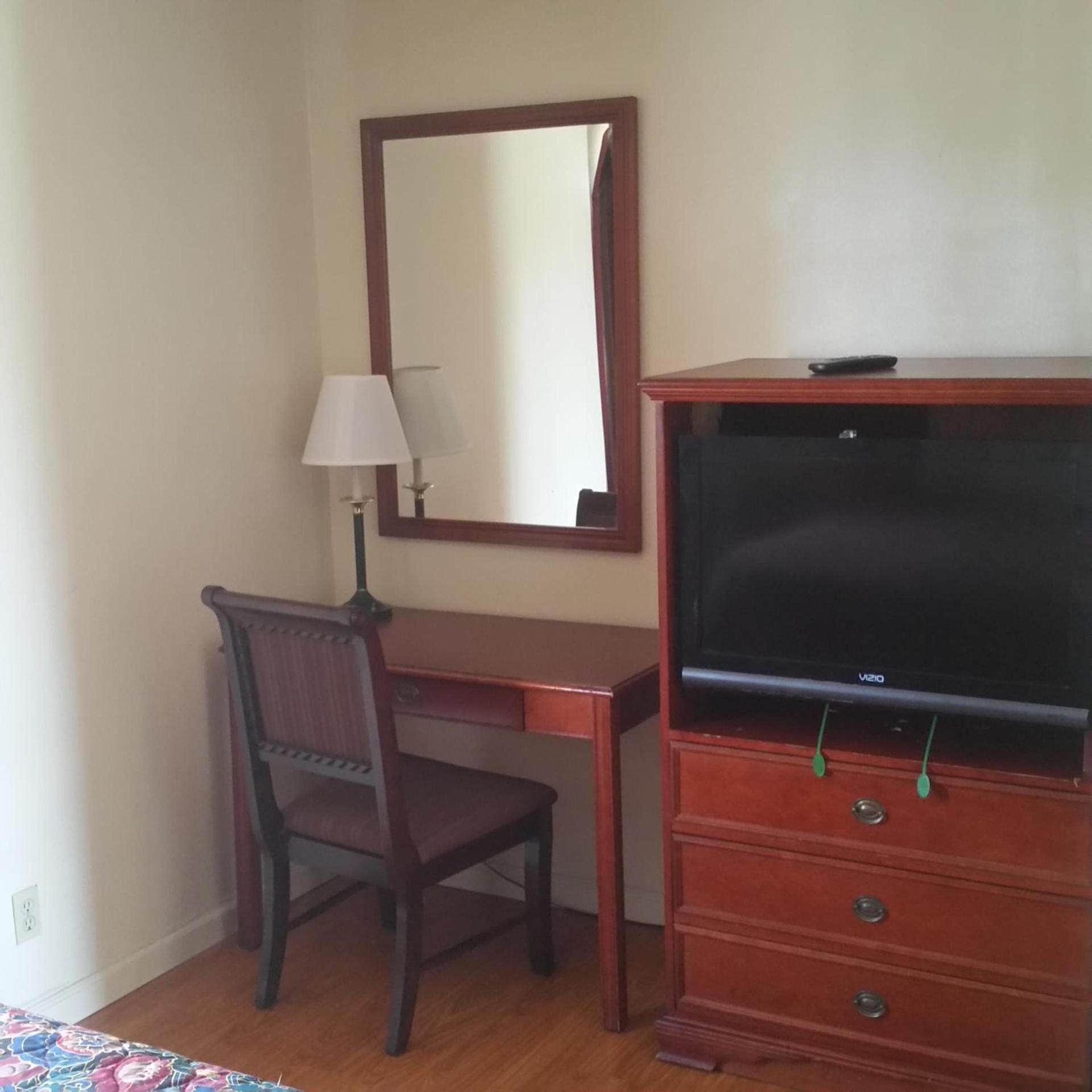 Days Inn by Wyndham Orange Anaheim photo 38