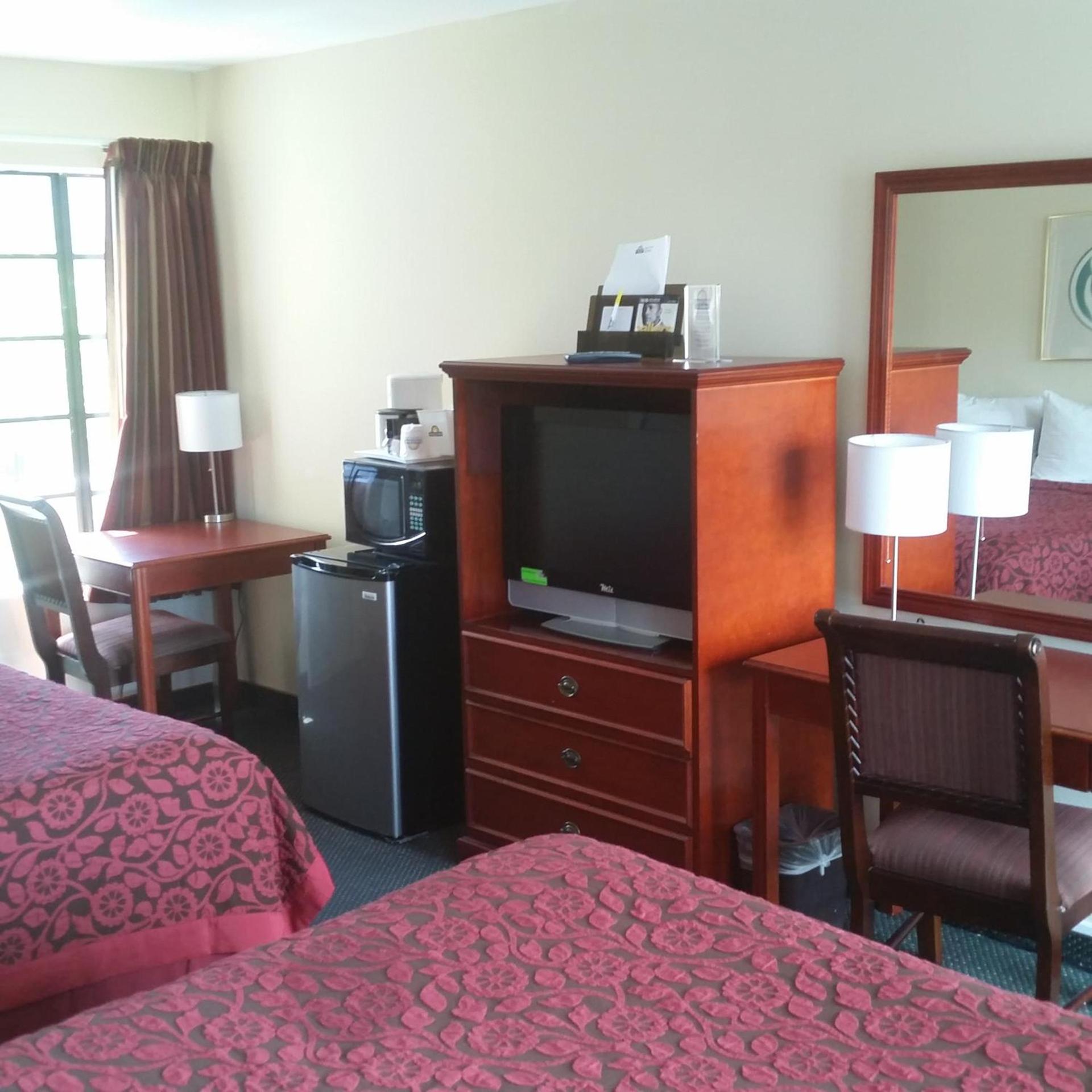 Days Inn by Wyndham Orange Anaheim photo 39