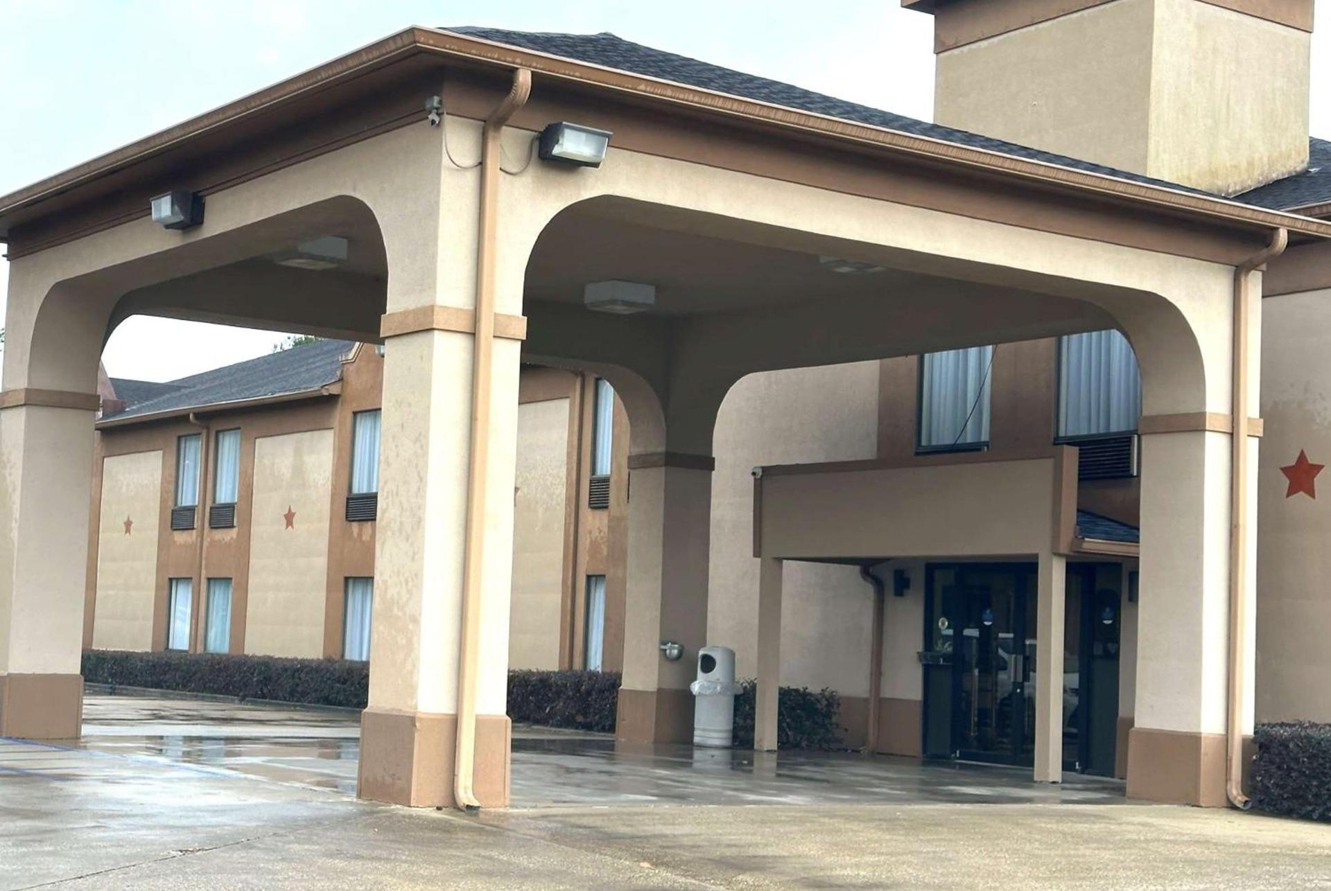 Days Inn & Suites by Wyndham Eunice photo 2
