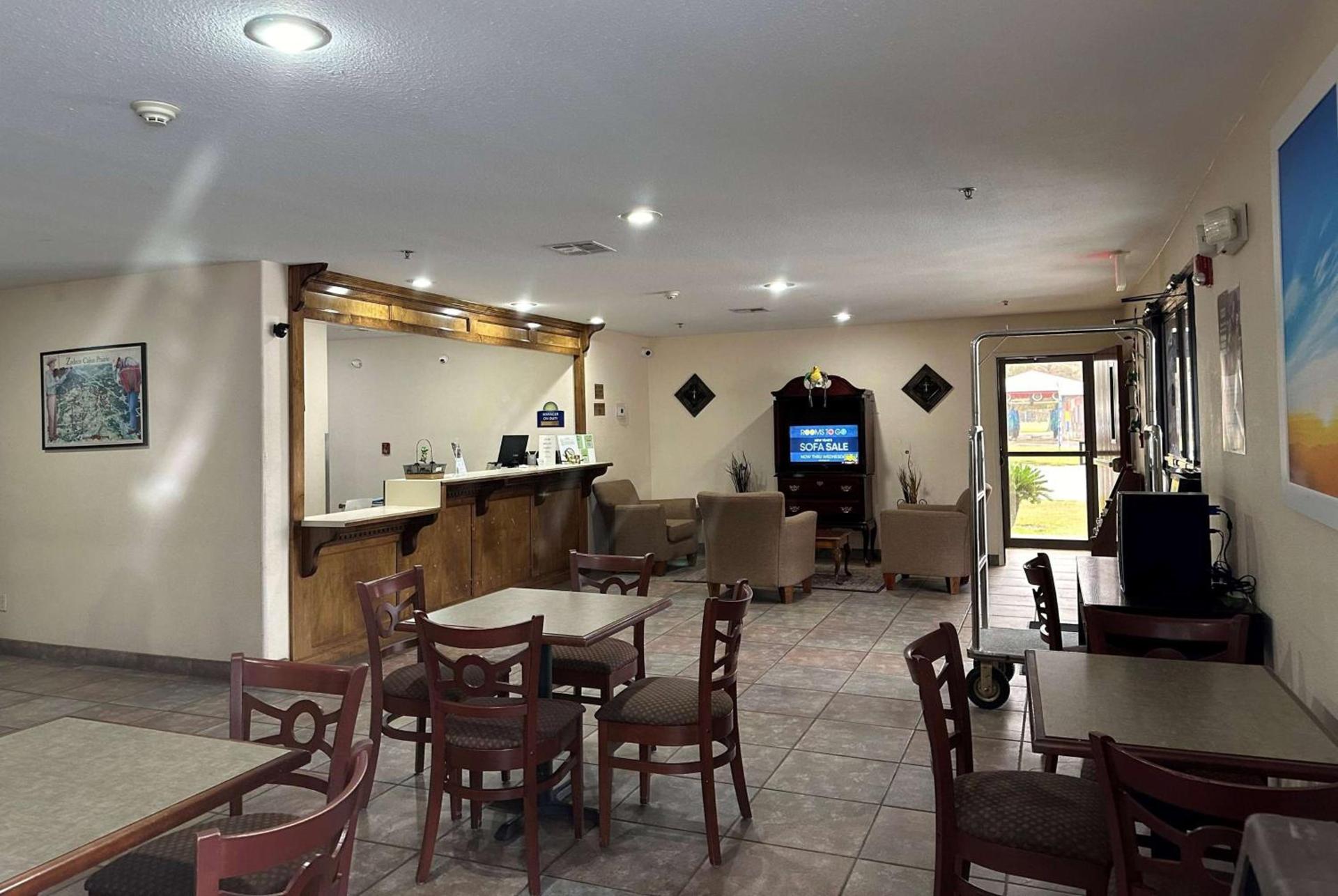 Days Inn & Suites by Wyndham Eunice photo 4
