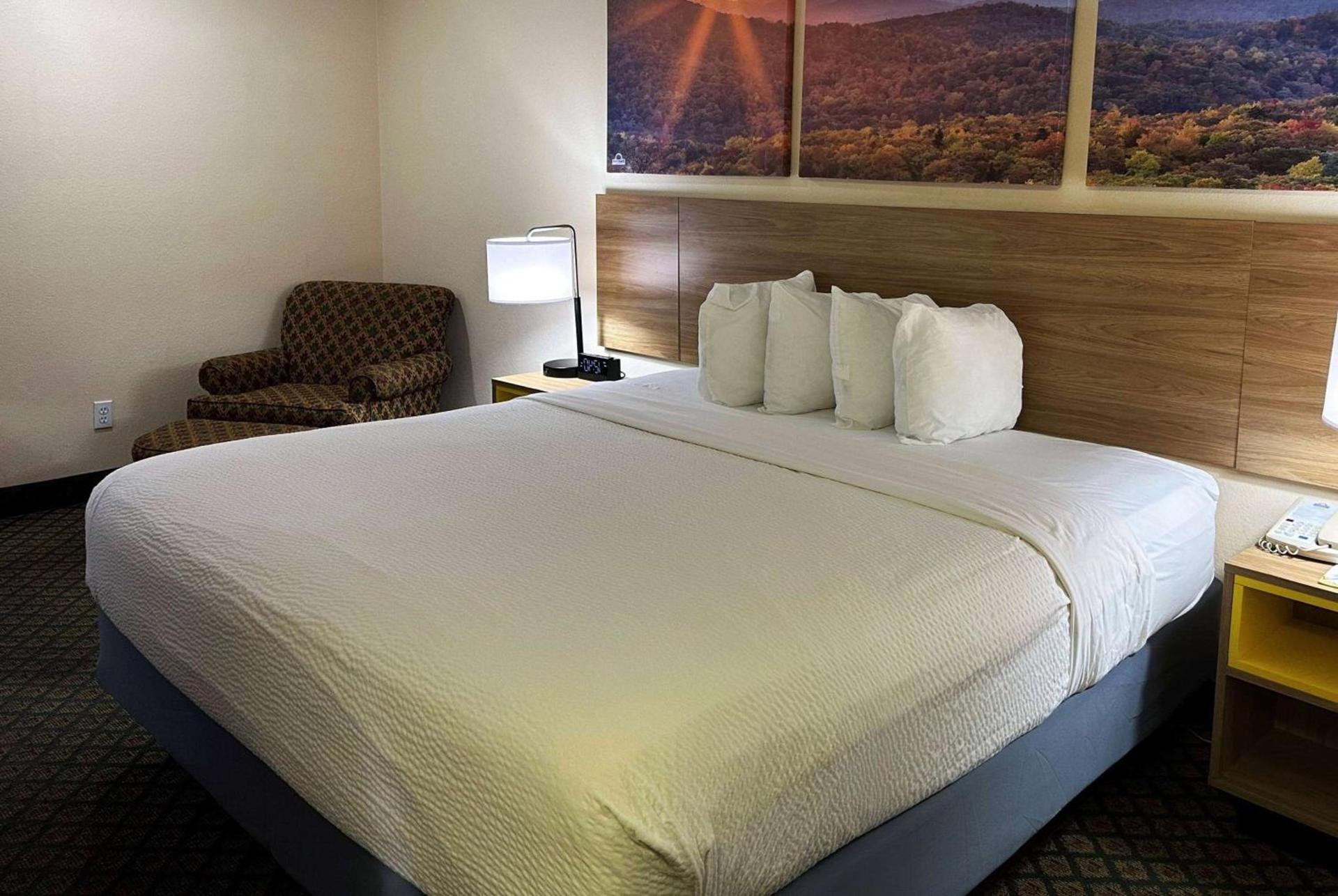 Days Inn & Suites by Wyndham Eunice photo 21