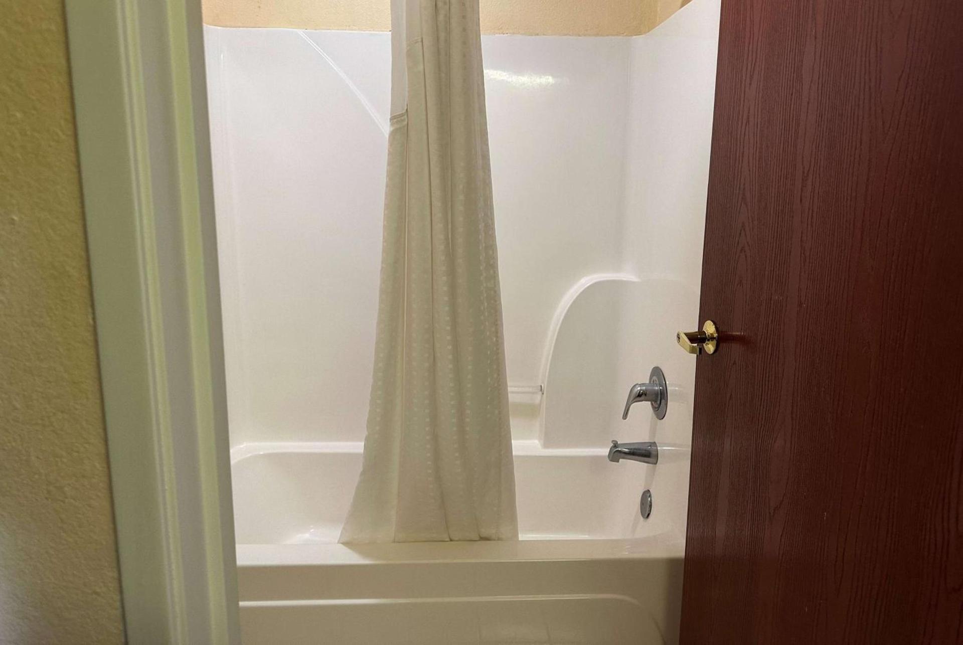 Days Inn & Suites by Wyndham Eunice photo 25
