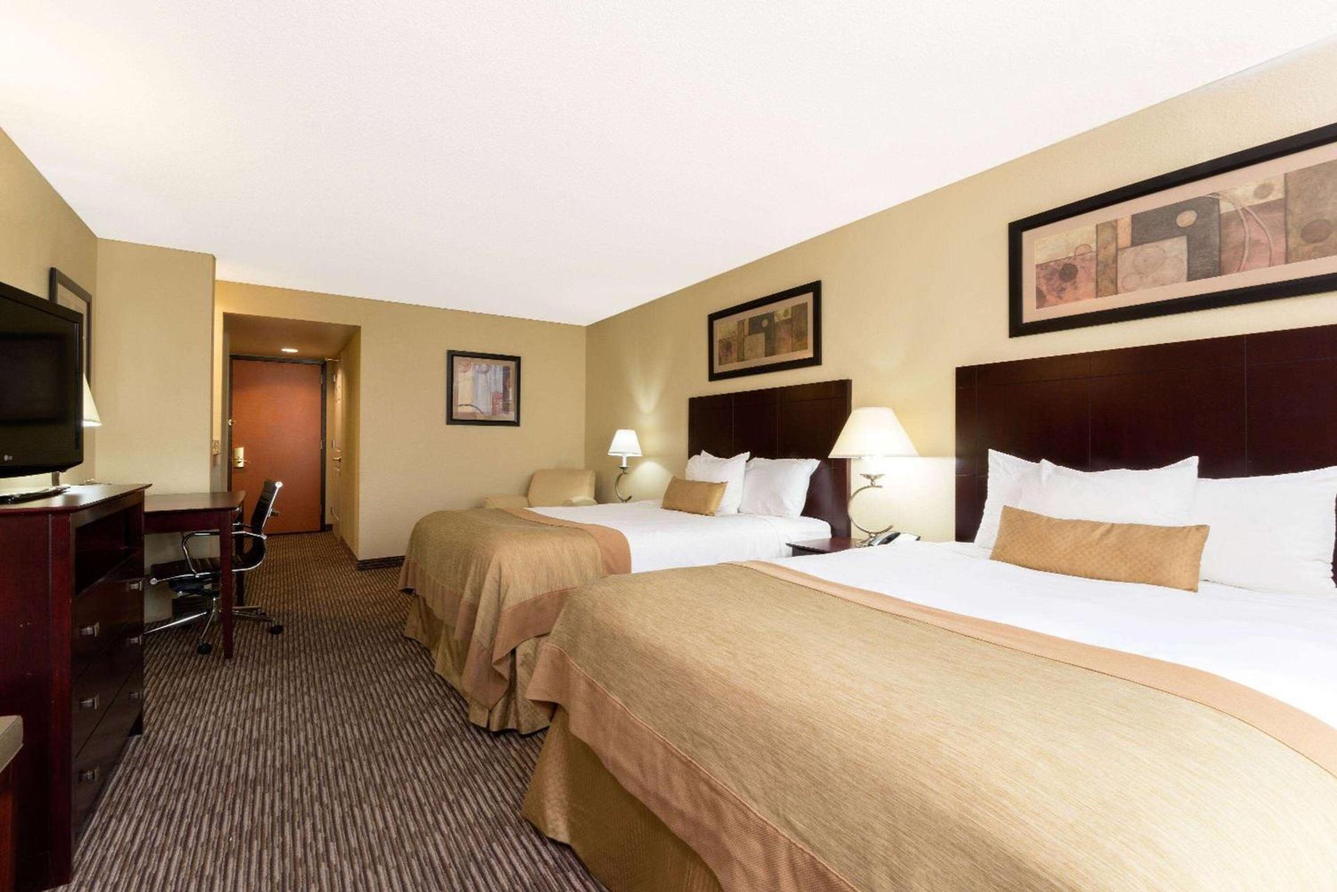 Wingate by Wyndham Dayton - Fairborn photo 7