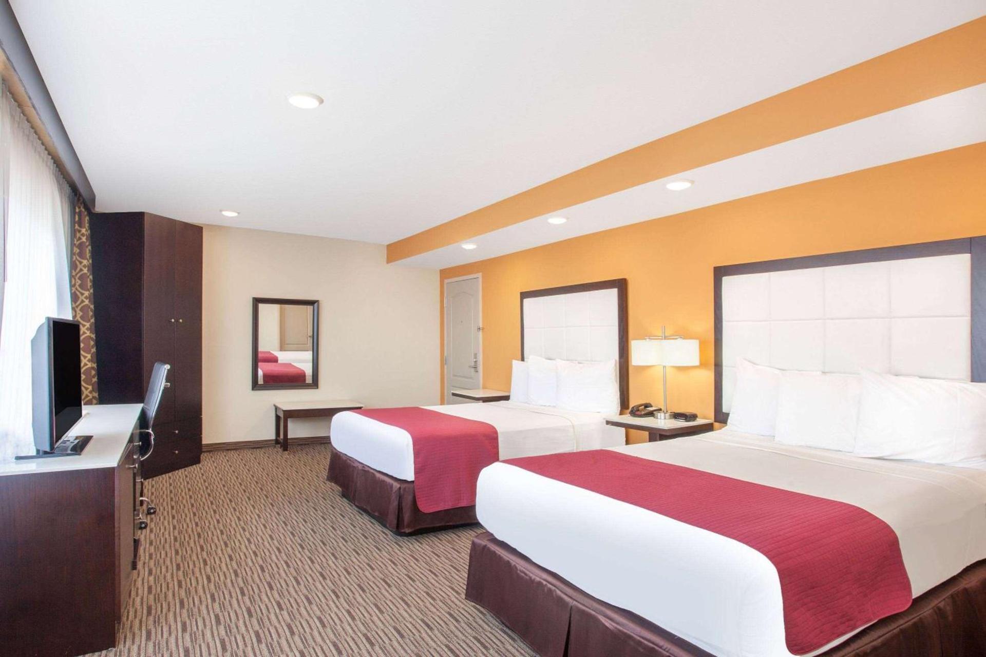 Ramada by Wyndham Culver City photo 11
