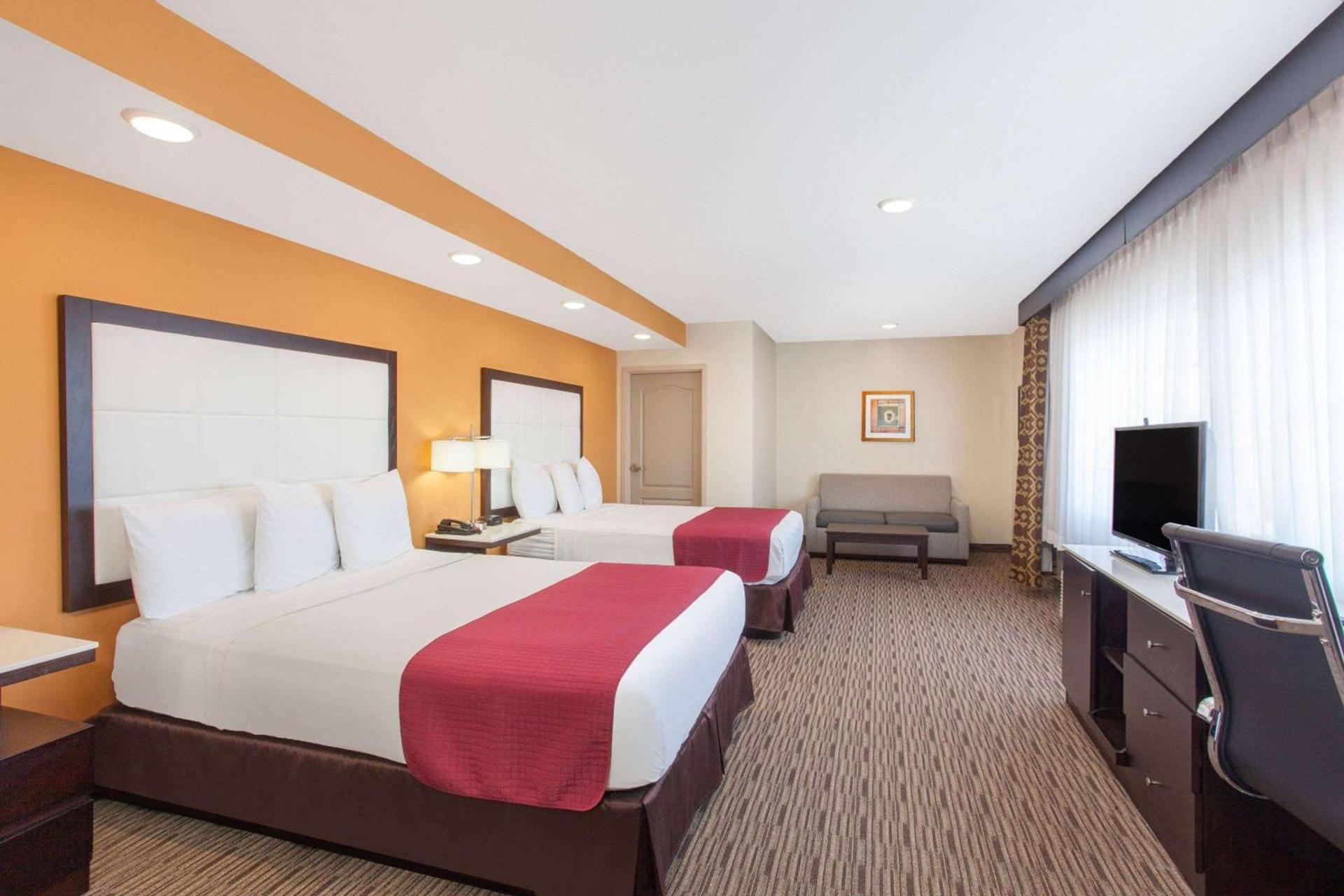 Ramada by Wyndham Culver City photo 16