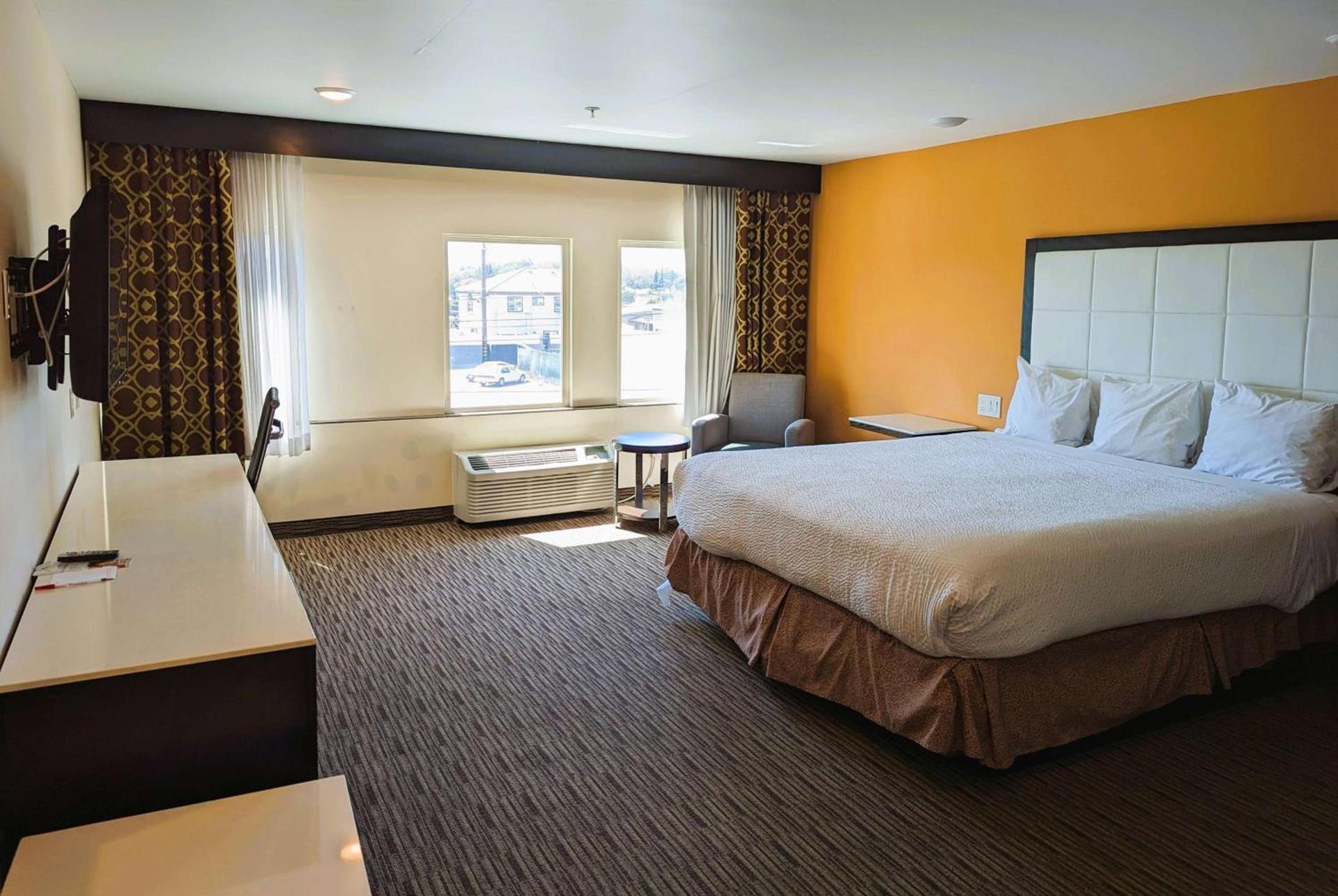 Ramada by Wyndham Culver City photo 17