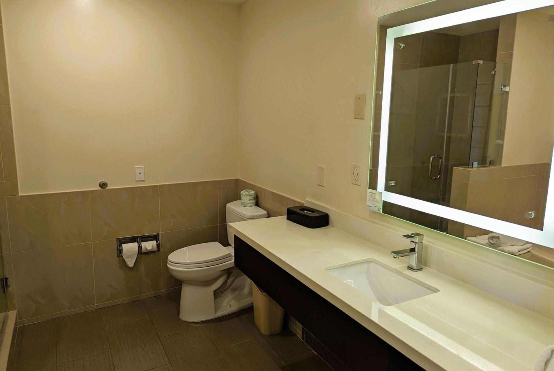 Ramada by Wyndham Culver City photo 18