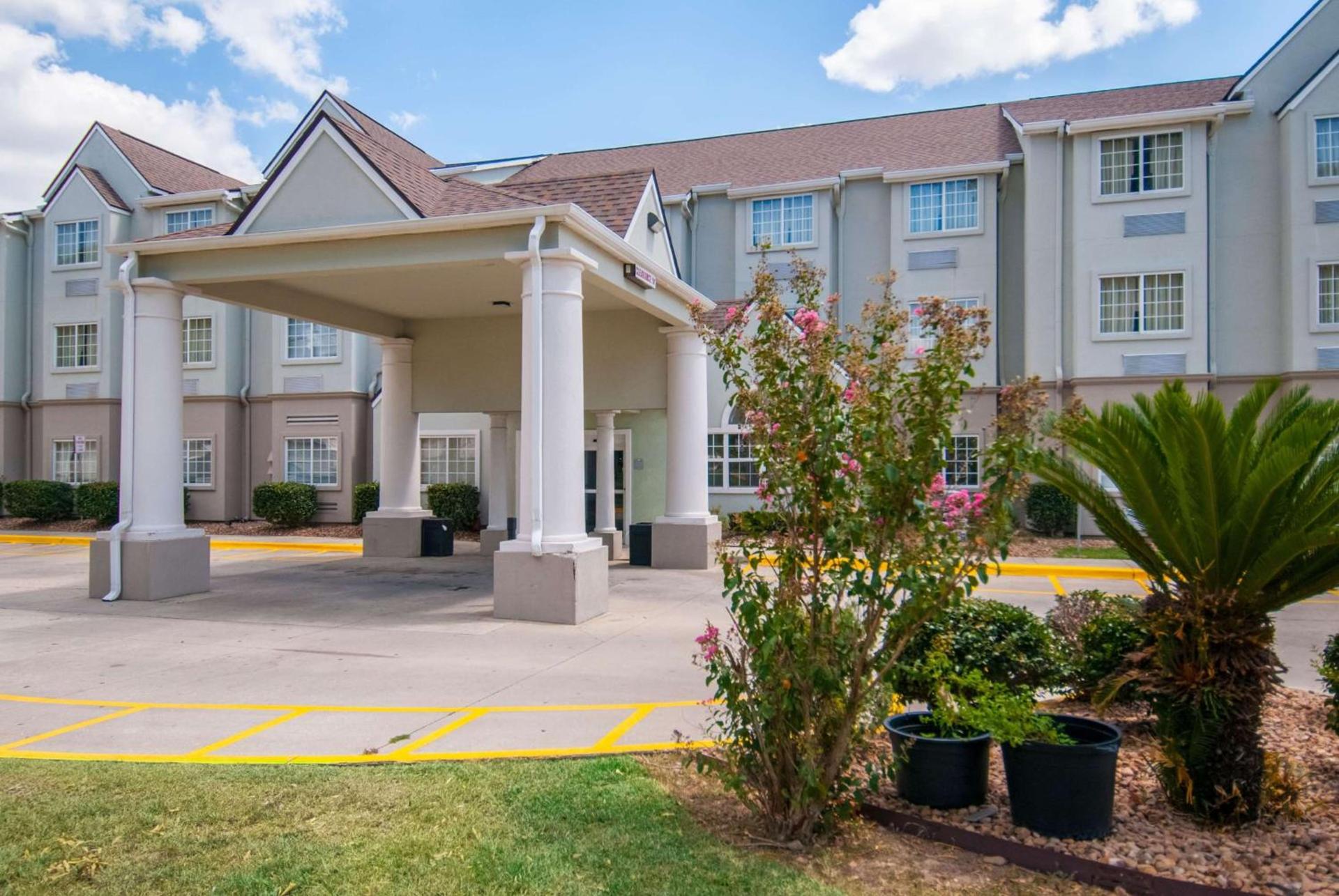 Microtel Inn and Suites Lafayette photo 3