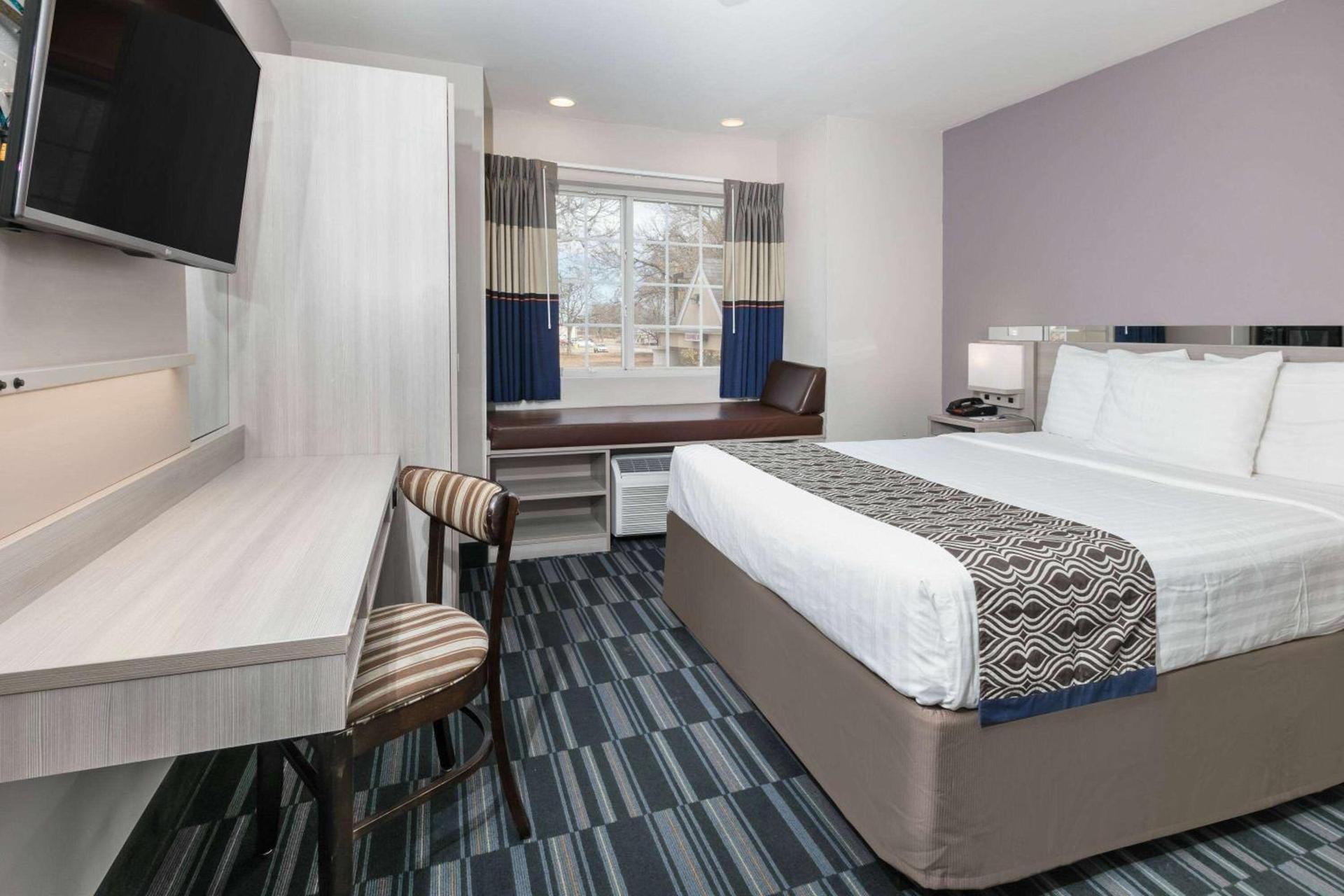 Microtel Inn and Suites Lafayette photo 11