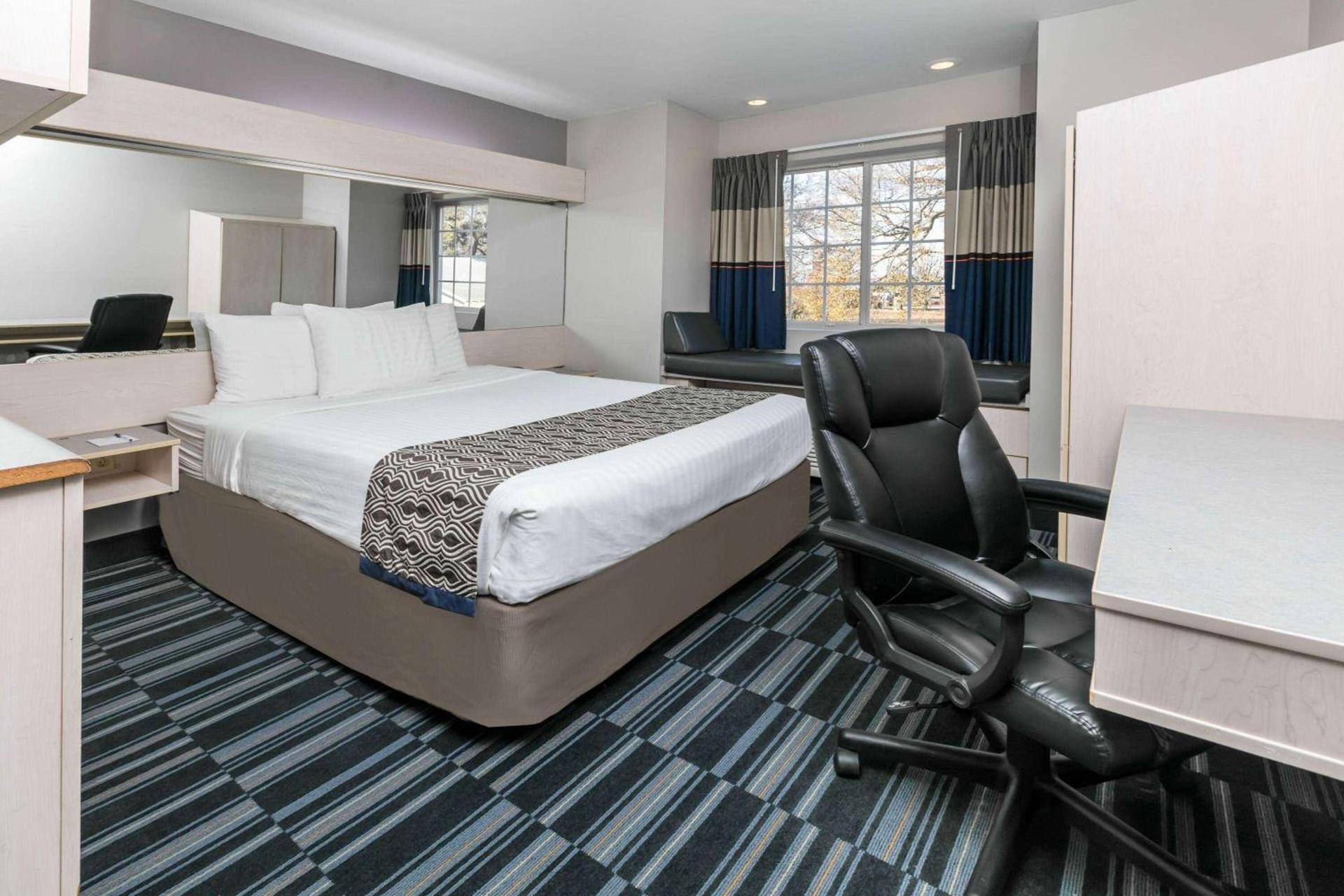 Microtel Inn and Suites Lafayette photo 52