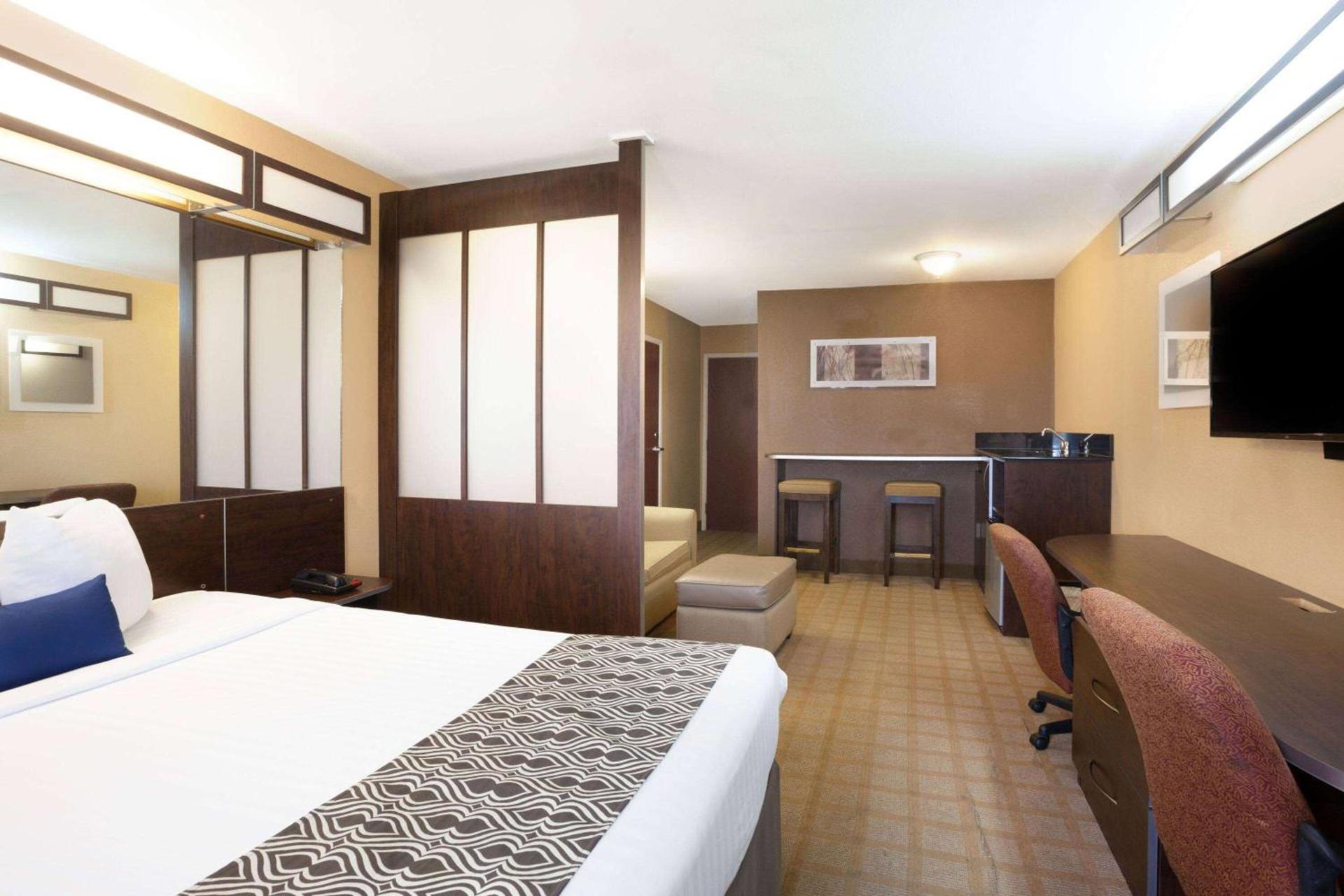 Microtel Inn and Suites Lafayette photo 20